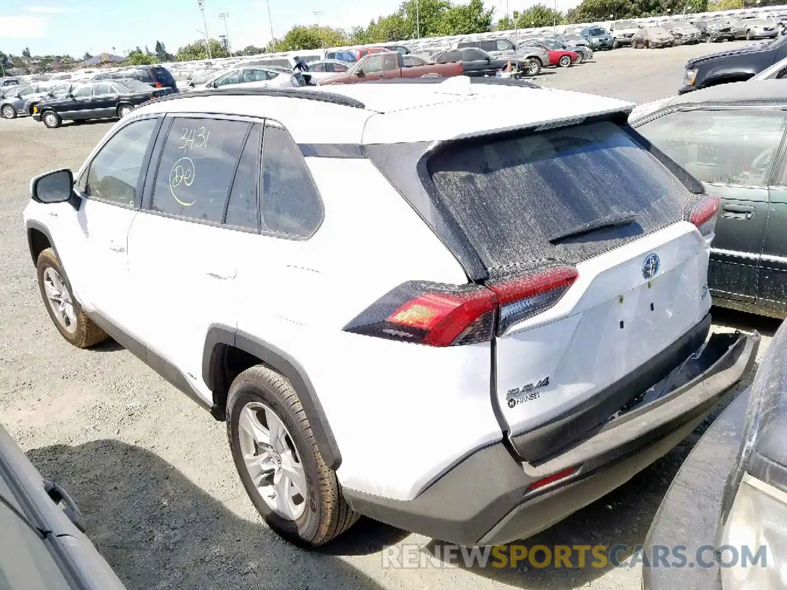 3 Photograph of a damaged car JTMRWRFV9KD015878 TOYOTA RAV4 XLE 2019