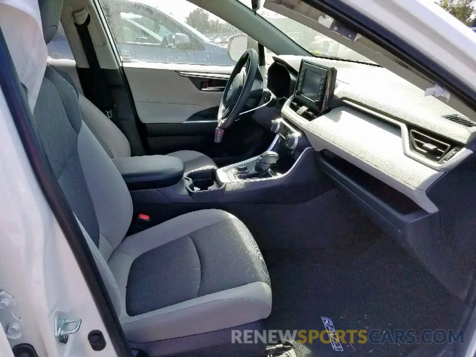 5 Photograph of a damaged car JTMRWRFV9KD015878 TOYOTA RAV4 XLE 2019