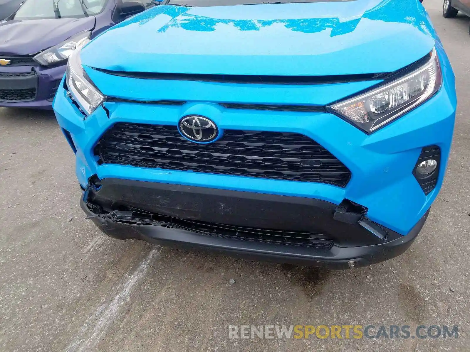 9 Photograph of a damaged car JTMW1RFV0KD002065 TOYOTA RAV4 XLE 2019