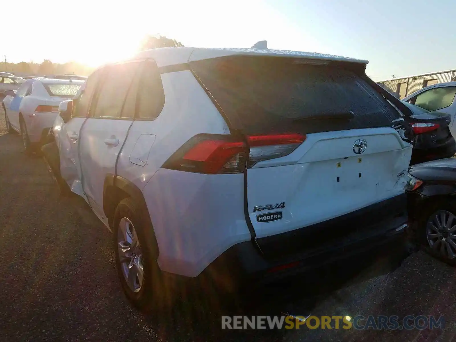 3 Photograph of a damaged car JTMW1RFV0KD019383 TOYOTA RAV4 XLE 2019