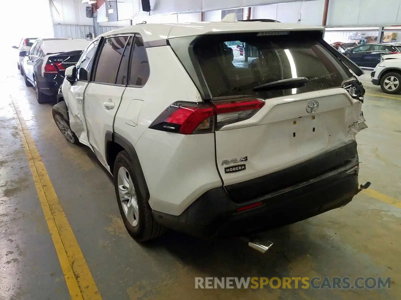 9 Photograph of a damaged car JTMW1RFV0KD019383 TOYOTA RAV4 XLE 2019