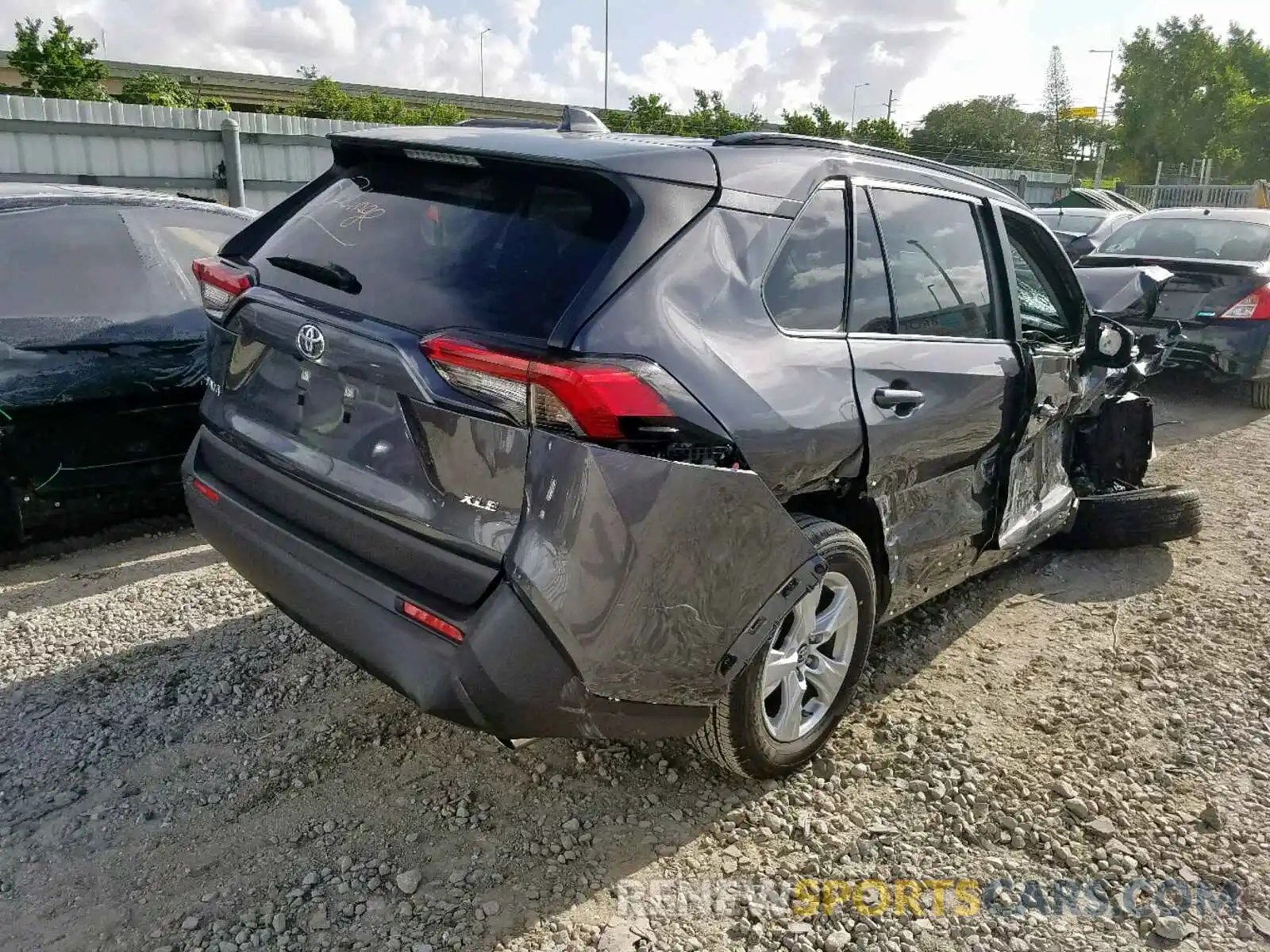 4 Фотография поврежденного автомобиля JTMW1RFV0KD502436 TOYOTA RAV4 XLE 2019