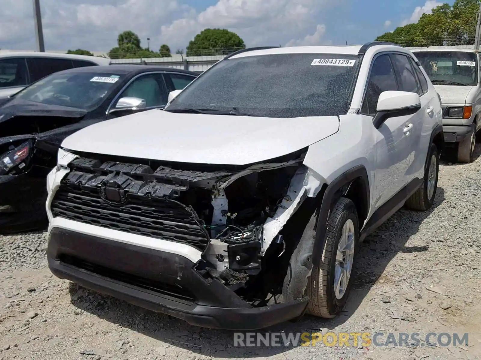 2 Photograph of a damaged car JTMW1RFV0KJ001371 TOYOTA RAV4 XLE 2019