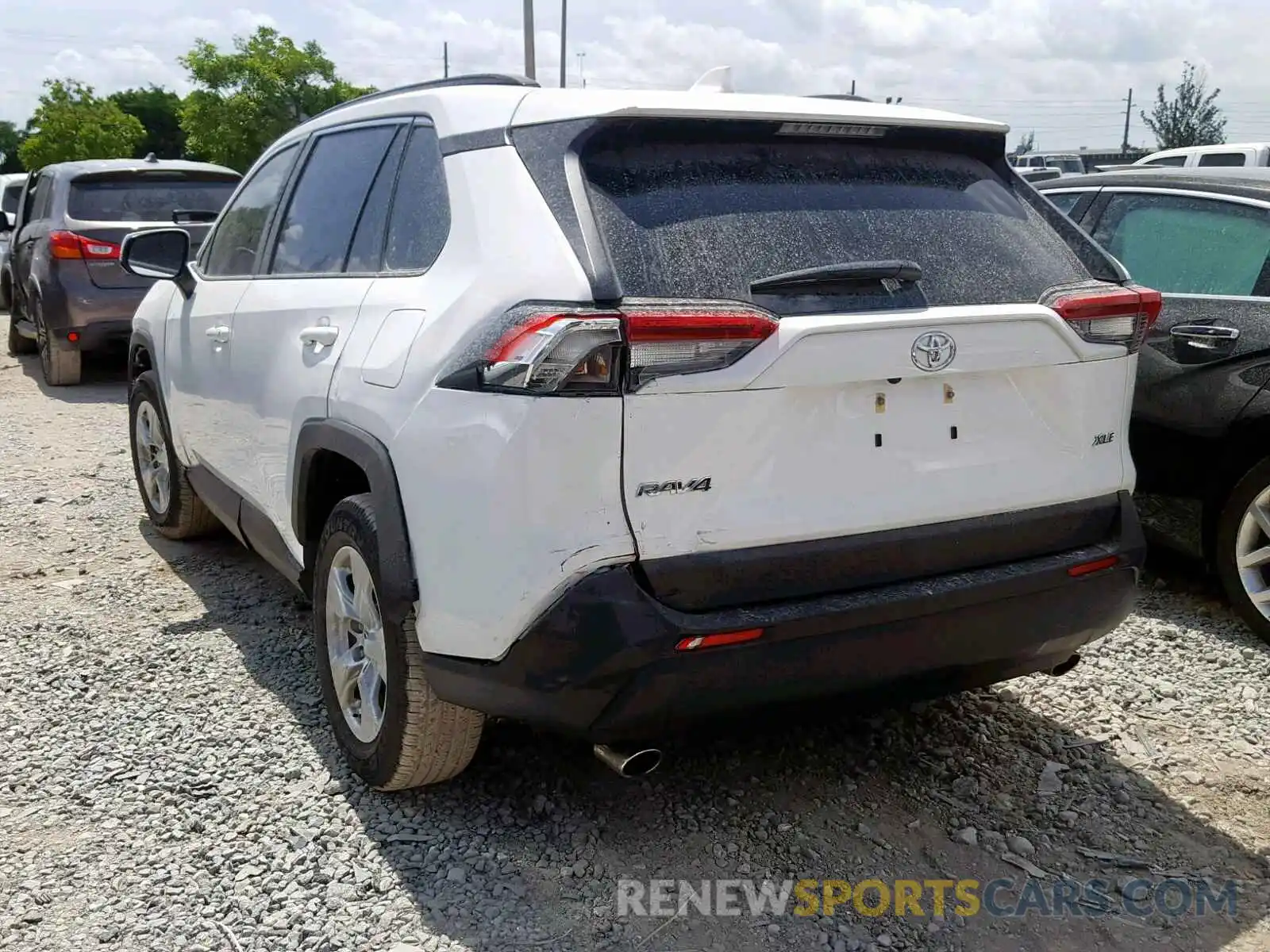 3 Photograph of a damaged car JTMW1RFV0KJ001371 TOYOTA RAV4 XLE 2019