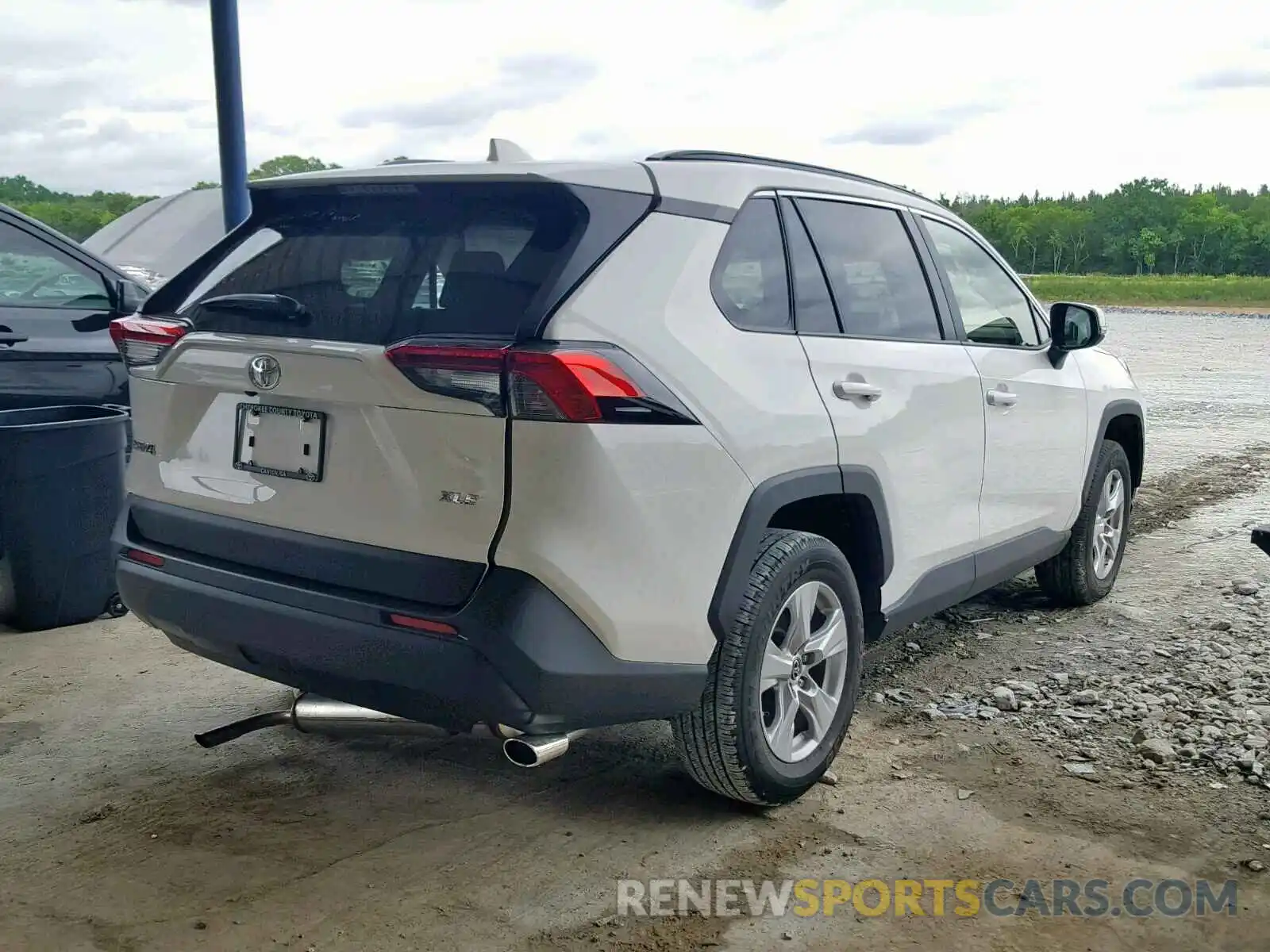 4 Photograph of a damaged car JTMW1RFV1KD019909 TOYOTA RAV4 XLE 2019