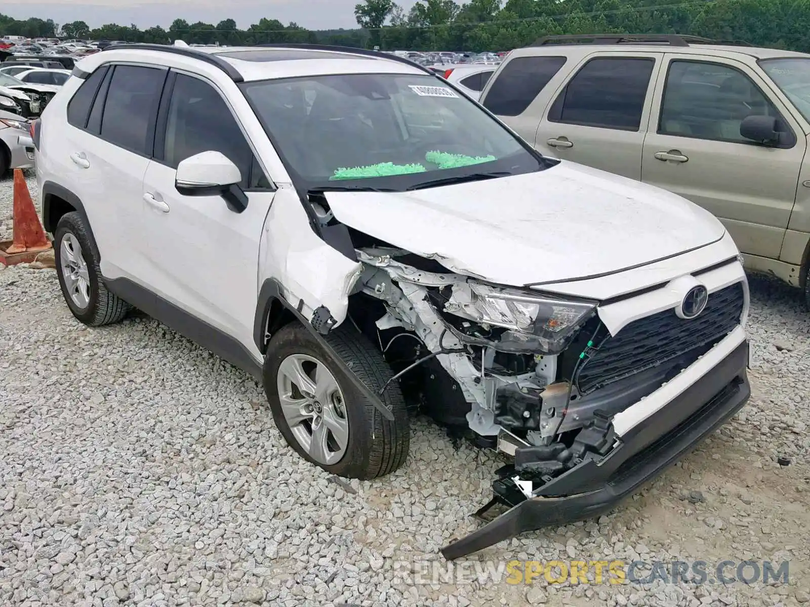 1 Фотография поврежденного автомобиля JTMW1RFV2KD009776 TOYOTA RAV4 XLE 2019