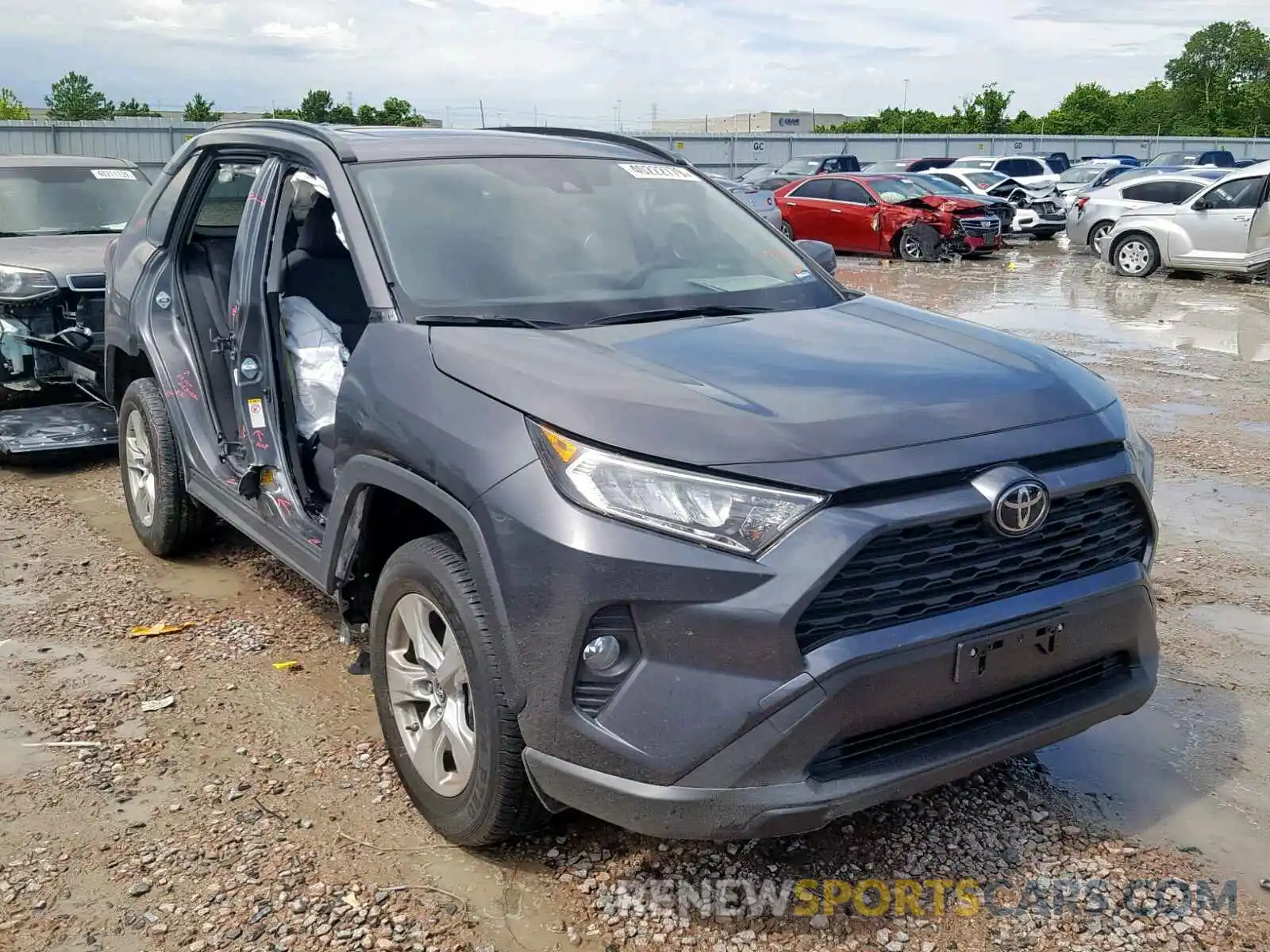 1 Photograph of a damaged car JTMW1RFV4KD022416 TOYOTA RAV4 XLE 2019