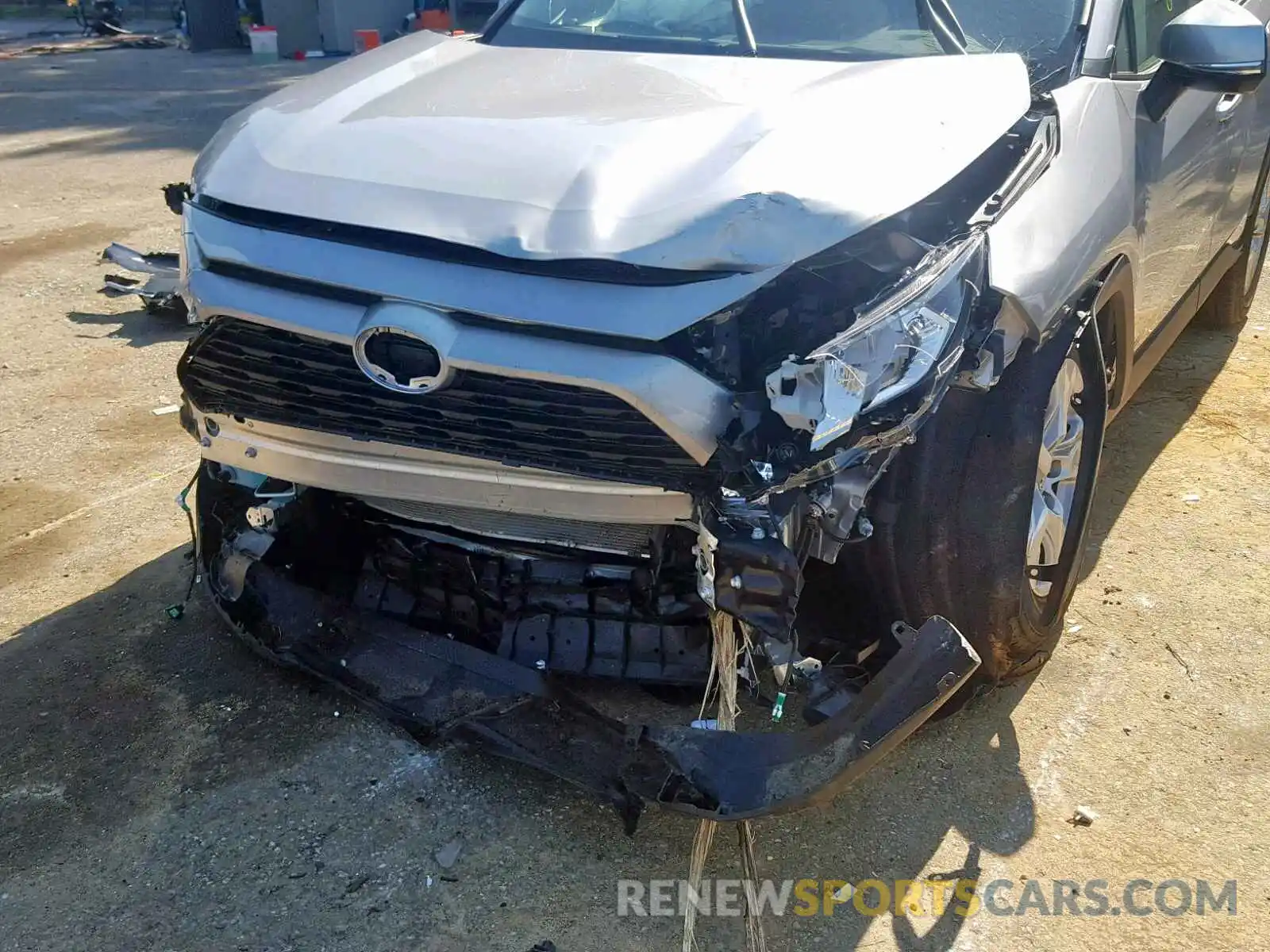 9 Photograph of a damaged car JTMW1RFV5KD016110 TOYOTA RAV4 XLE 2019