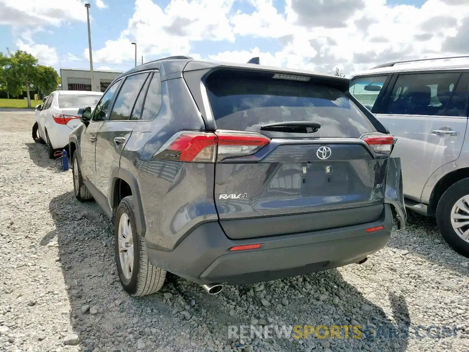 3 Фотография поврежденного автомобиля JTMW1RFV5KD504683 TOYOTA RAV4 XLE 2019