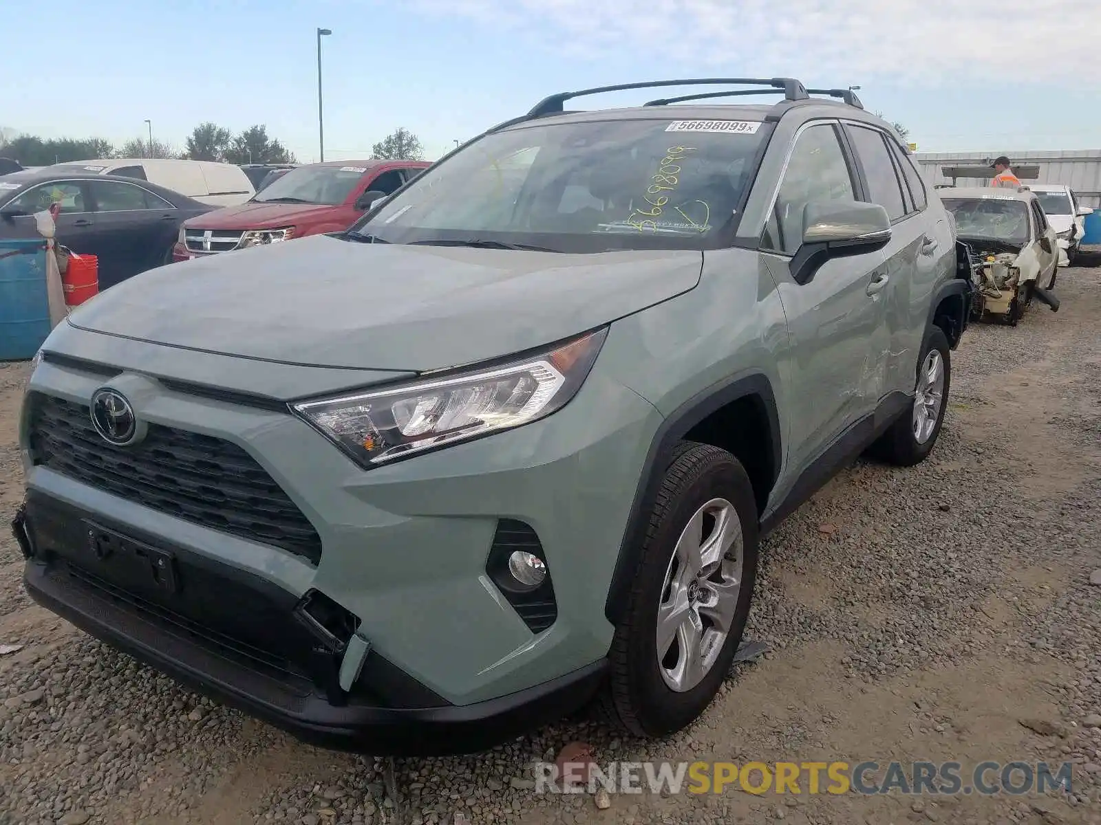 2 Фотография поврежденного автомобиля JTMW1RFV6KD014138 TOYOTA RAV4 XLE 2019