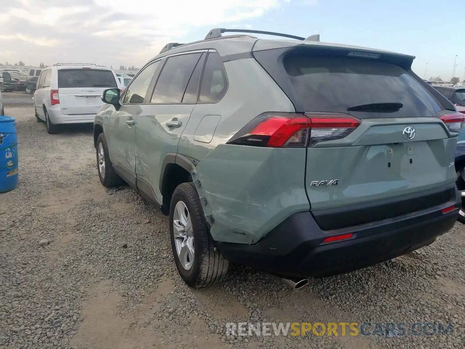 3 Фотография поврежденного автомобиля JTMW1RFV6KD014138 TOYOTA RAV4 XLE 2019