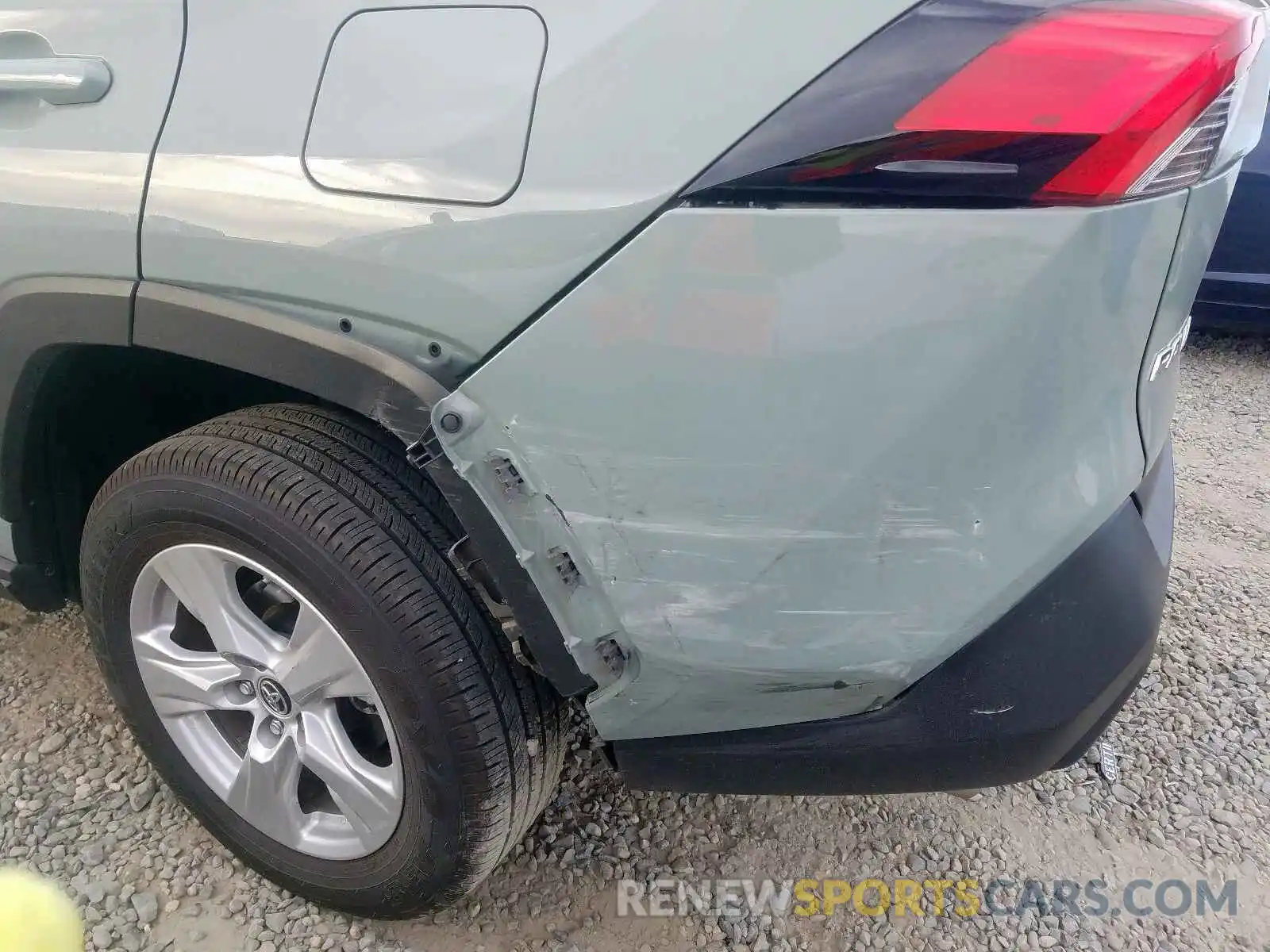 9 Photograph of a damaged car JTMW1RFV6KD014138 TOYOTA RAV4 XLE 2019