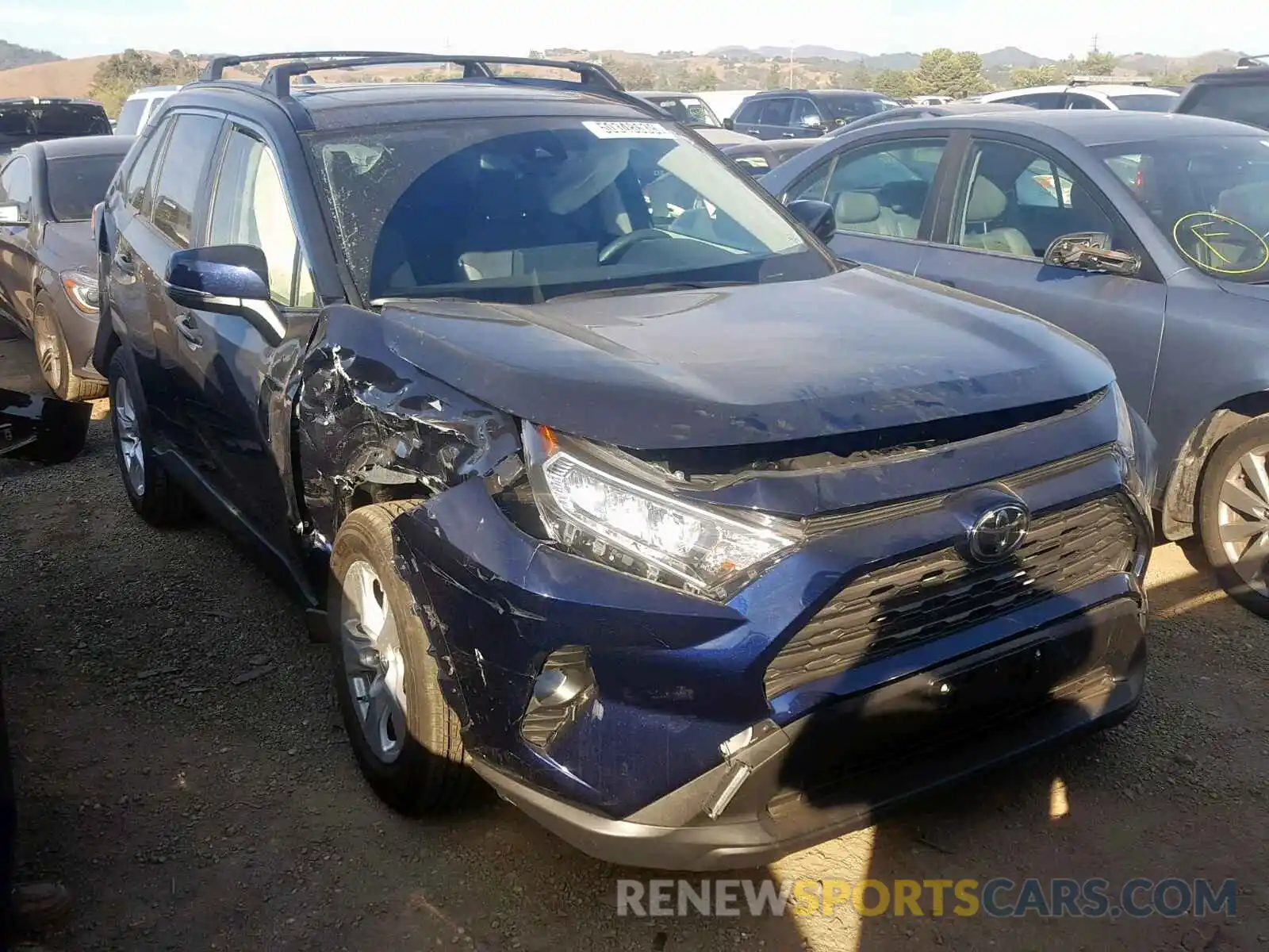 1 Фотография поврежденного автомобиля JTMW1RFV6KJ013735 TOYOTA RAV4 XLE 2019