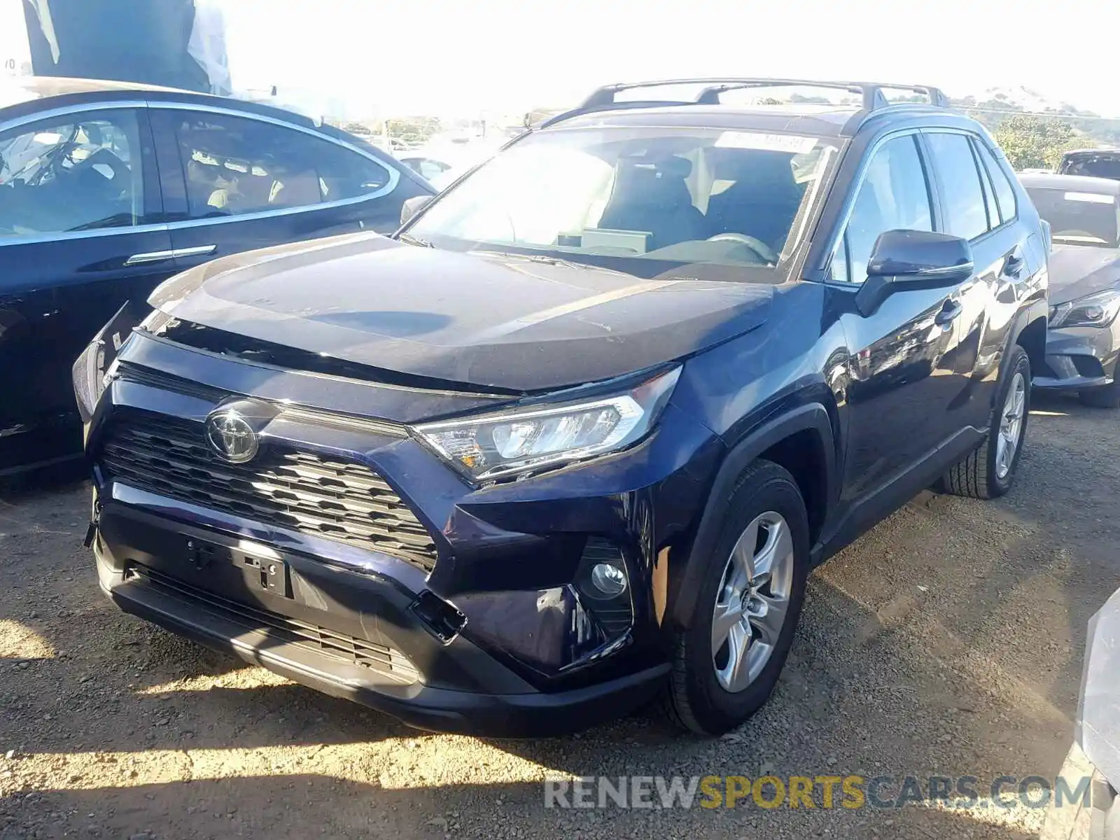 2 Фотография поврежденного автомобиля JTMW1RFV6KJ013735 TOYOTA RAV4 XLE 2019