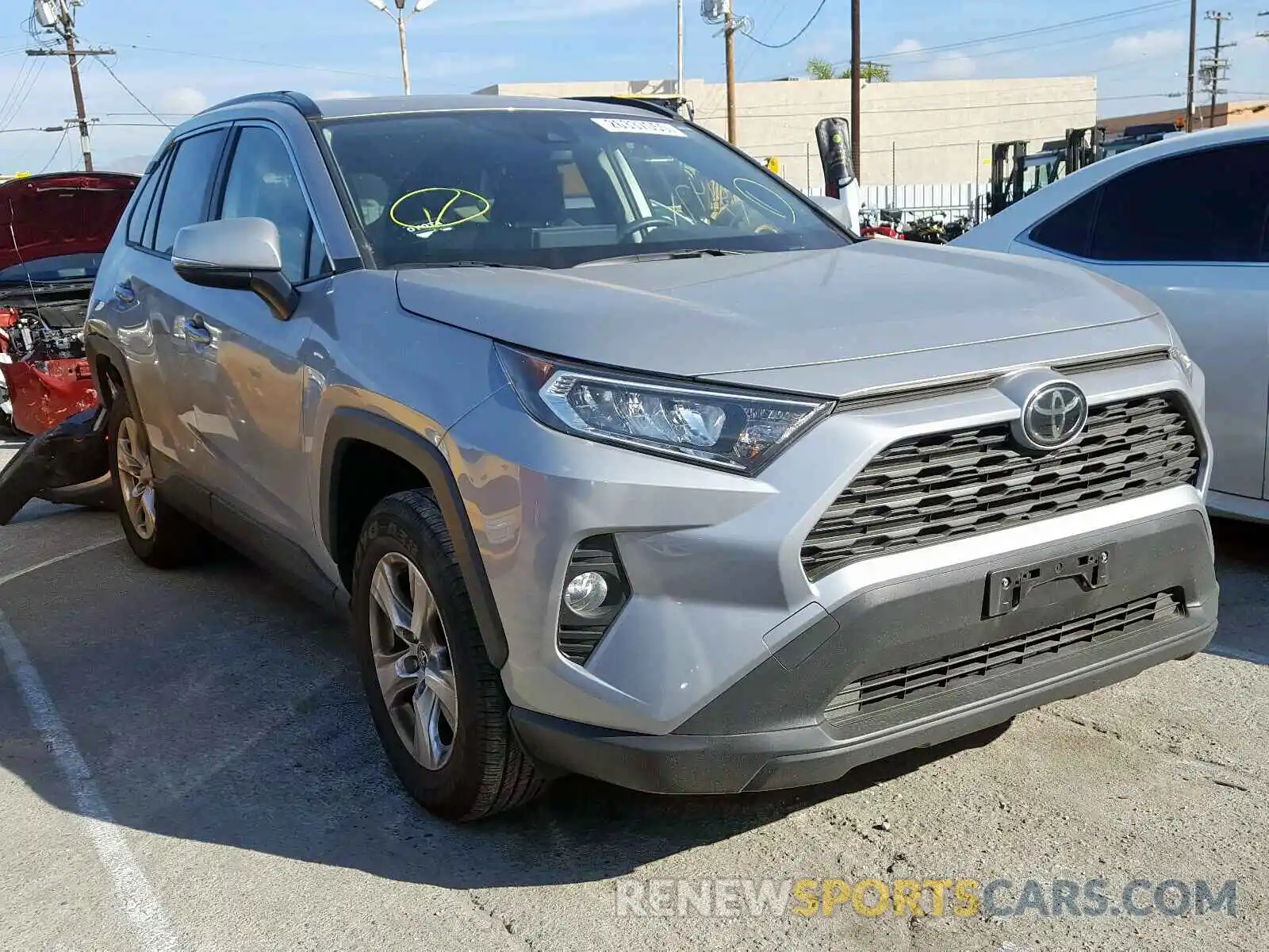 1 Фотография поврежденного автомобиля JTMW1RFV7KD013421 TOYOTA RAV4 XLE 2019