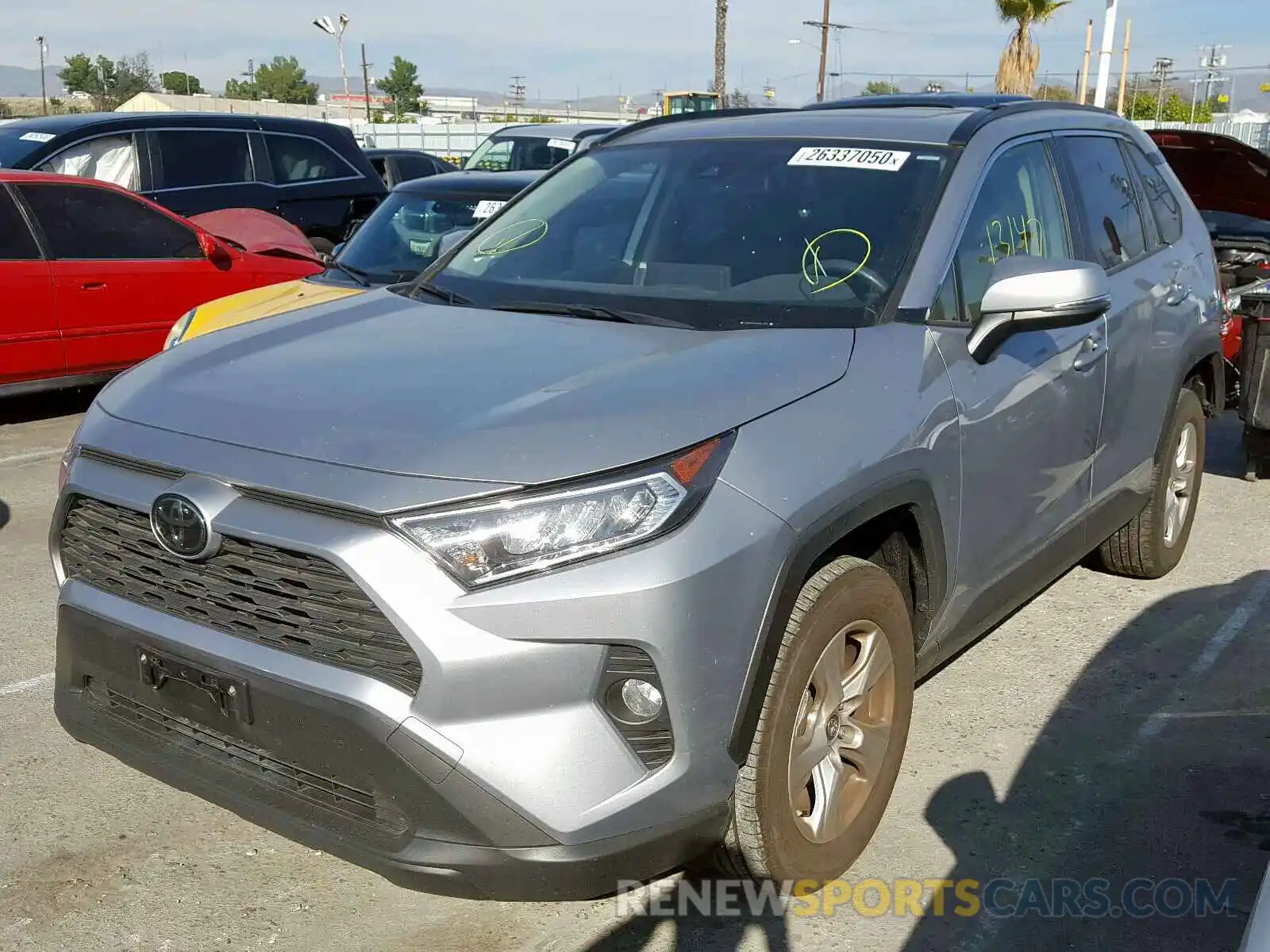 2 Фотография поврежденного автомобиля JTMW1RFV7KD013421 TOYOTA RAV4 XLE 2019