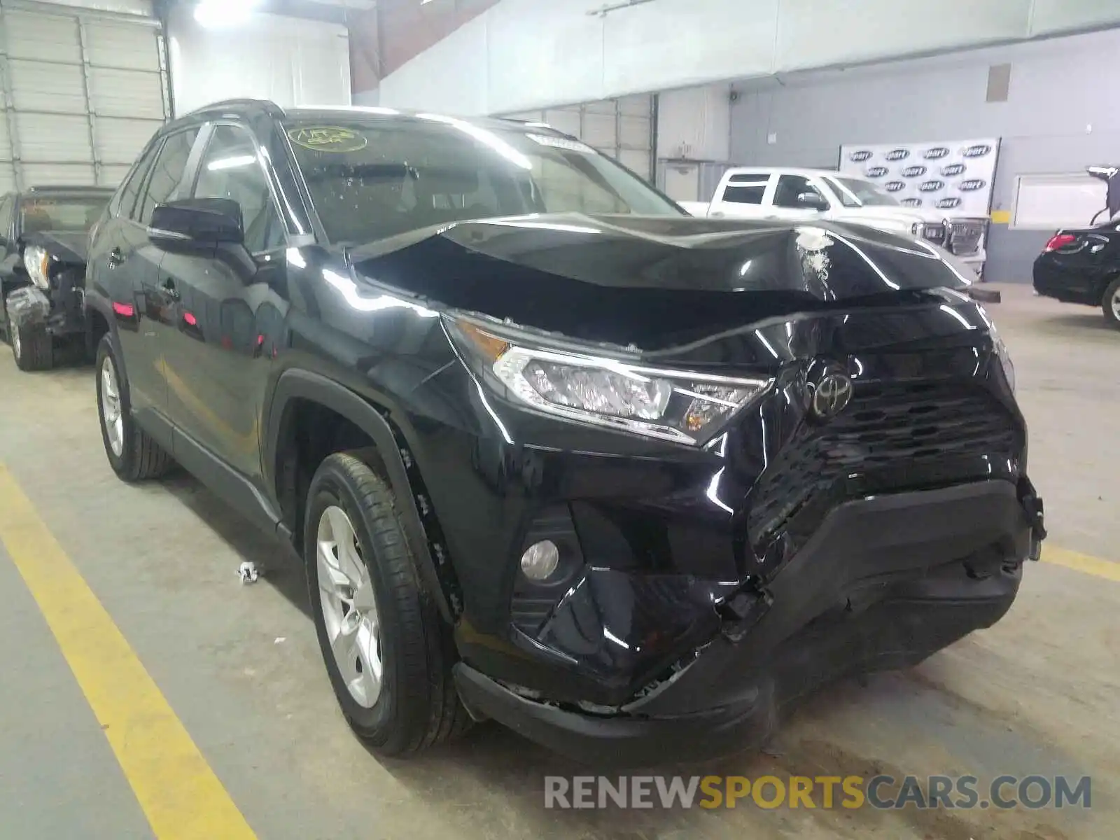 1 Фотография поврежденного автомобиля JTMW1RFV7KD506208 TOYOTA RAV4 XLE 2019