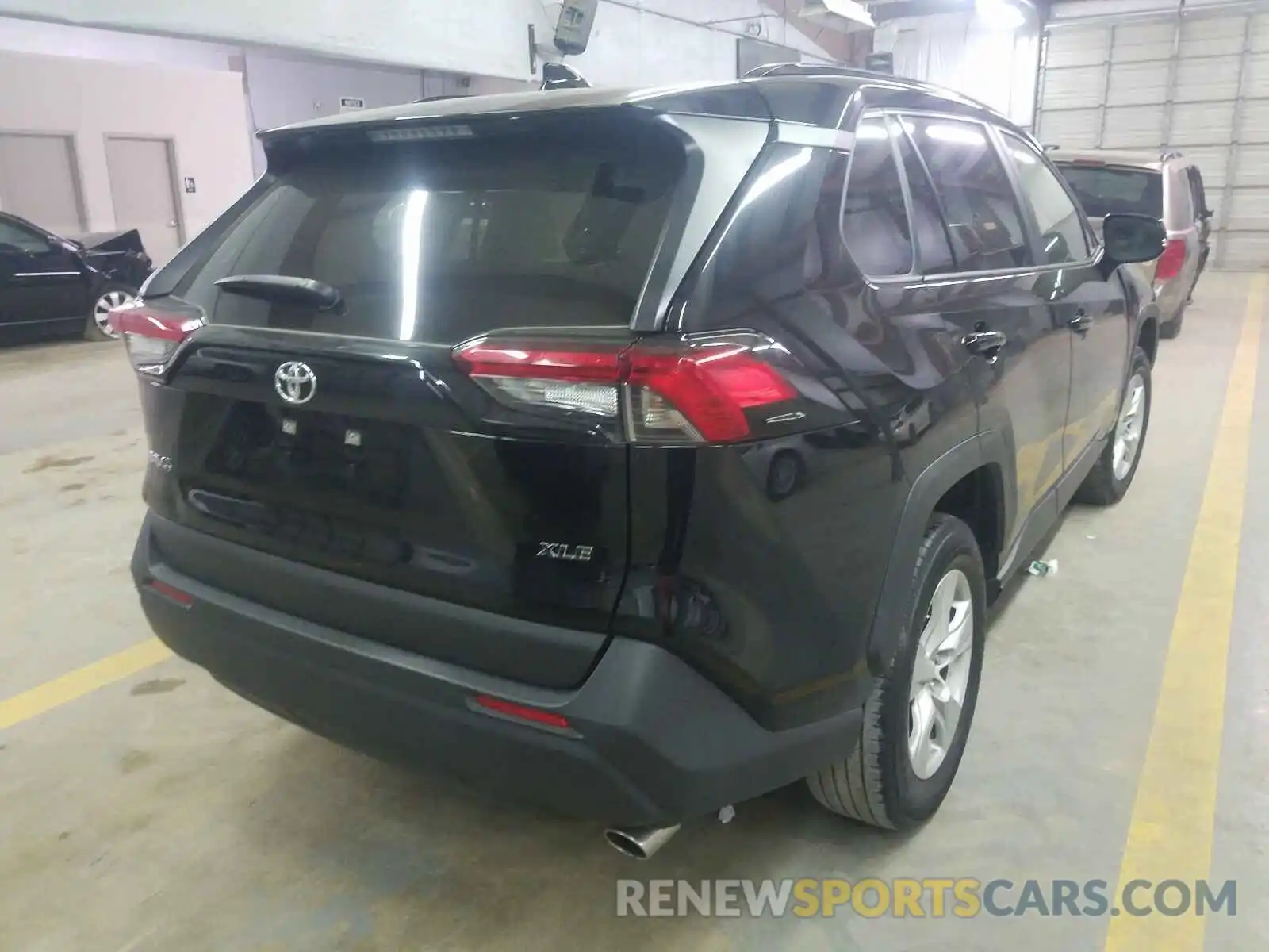 4 Фотография поврежденного автомобиля JTMW1RFV7KD506208 TOYOTA RAV4 XLE 2019