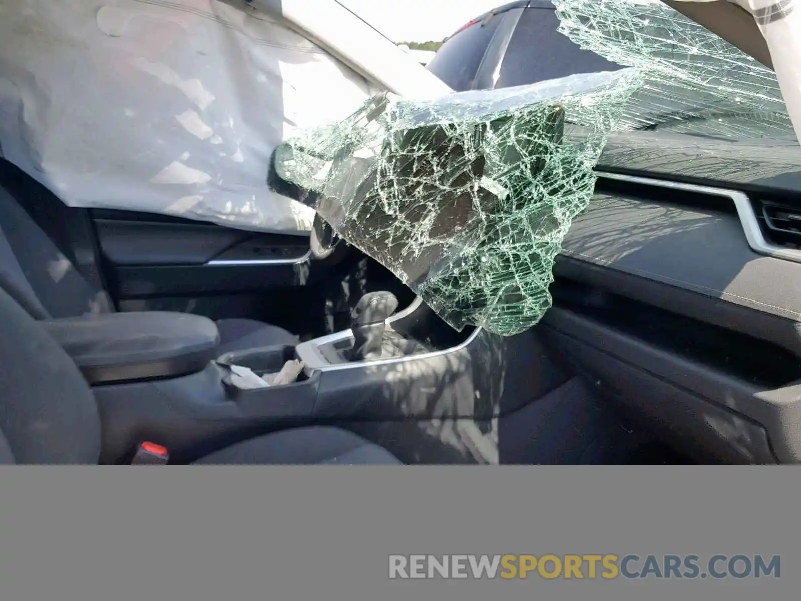 5 Photograph of a damaged car JTMW1RFV7KJ004963 TOYOTA RAV4 XLE 2019