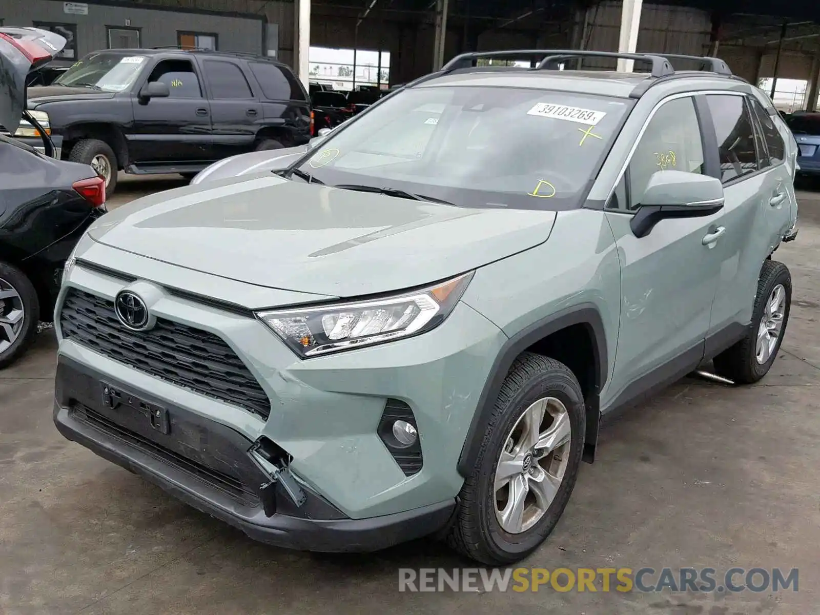 2 Фотография поврежденного автомобиля JTMW1RFV8KD506301 TOYOTA RAV4 XLE 2019