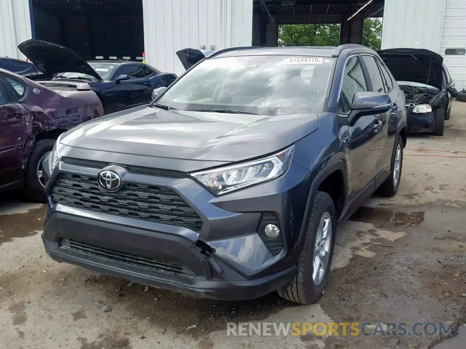 2 Фотография поврежденного автомобиля JTMW1RFV9KD004414 TOYOTA RAV4 XLE 2019