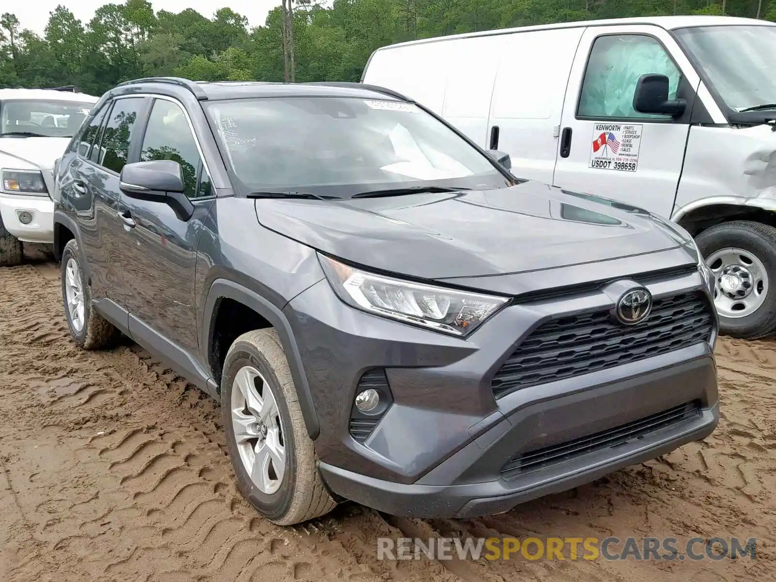 1 Фотография поврежденного автомобиля JTMW1RFV9KD011945 TOYOTA RAV4 XLE 2019