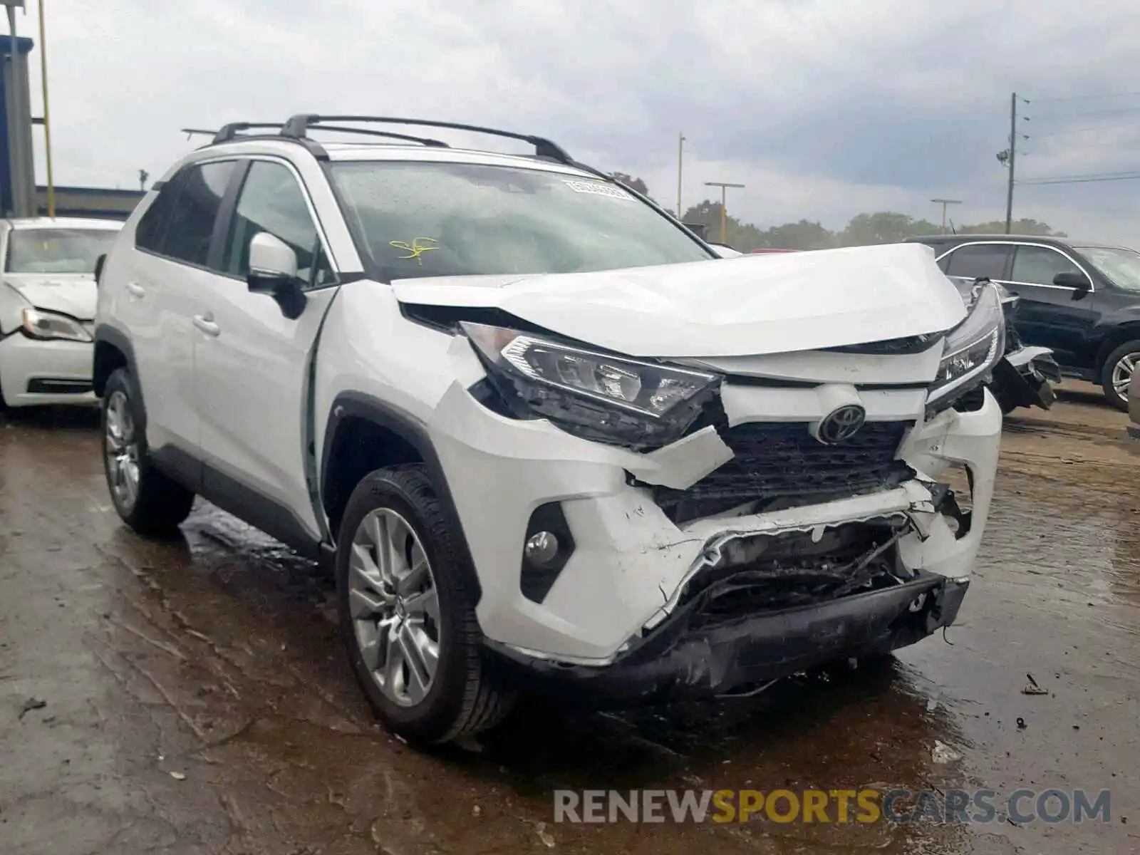 1 Photograph of a damaged car 2T3A1RFV0KC012125 TOYOTA RAV4 XLE P 2019