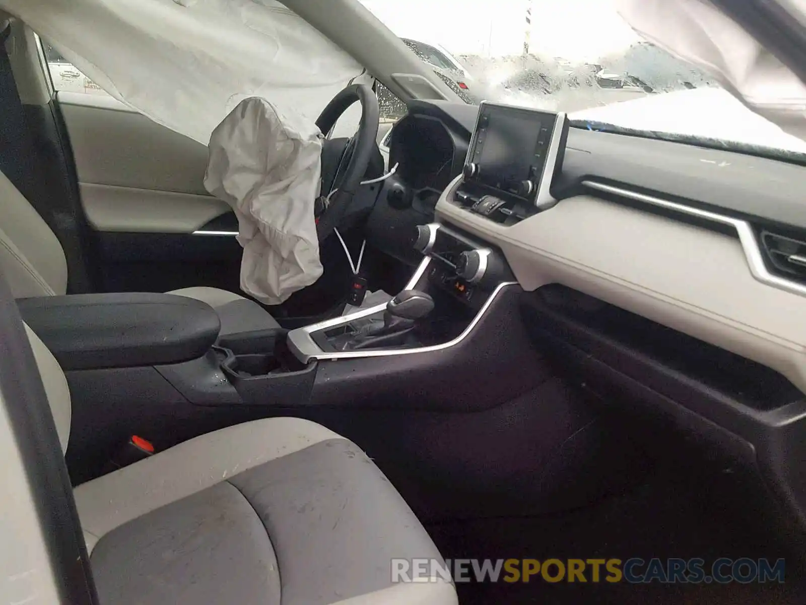 5 Photograph of a damaged car 2T3A1RFV0KC012125 TOYOTA RAV4 XLE P 2019