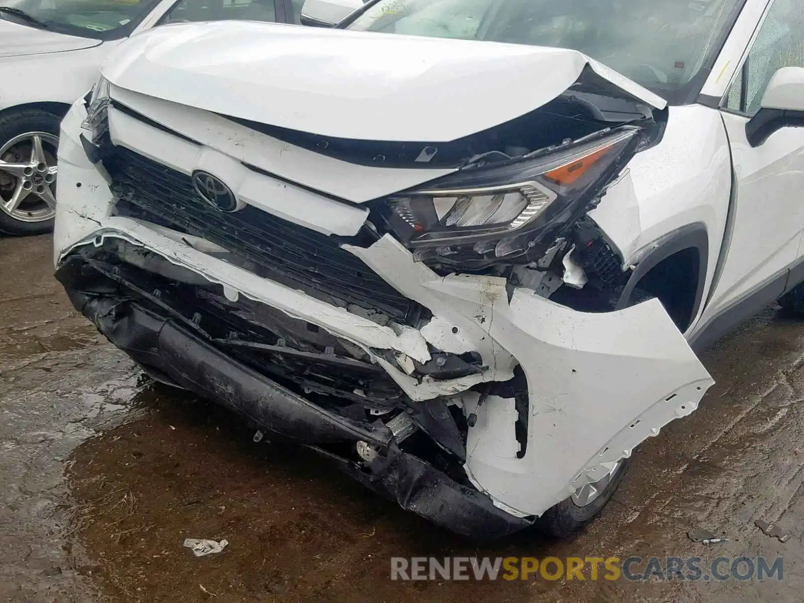 9 Photograph of a damaged car 2T3A1RFV0KC012125 TOYOTA RAV4 XLE P 2019