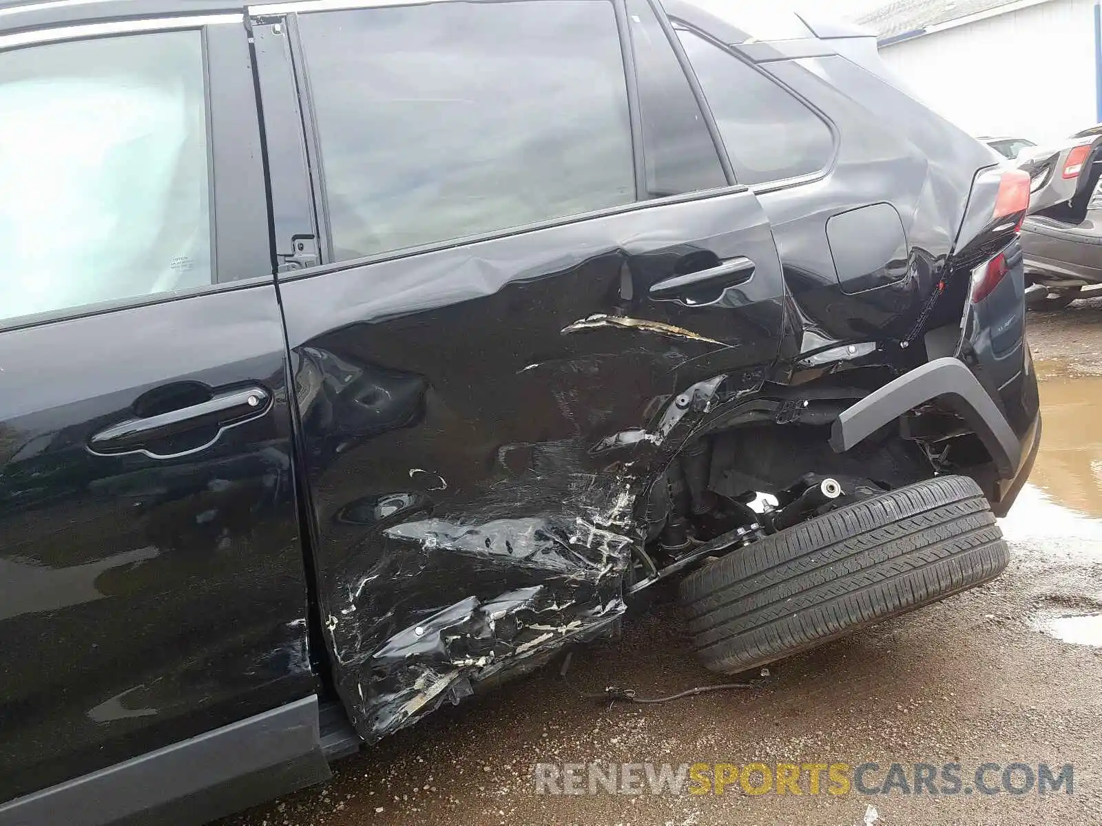 9 Photograph of a damaged car 2T3A1RFV0KC024453 TOYOTA RAV4 XLE P 2019