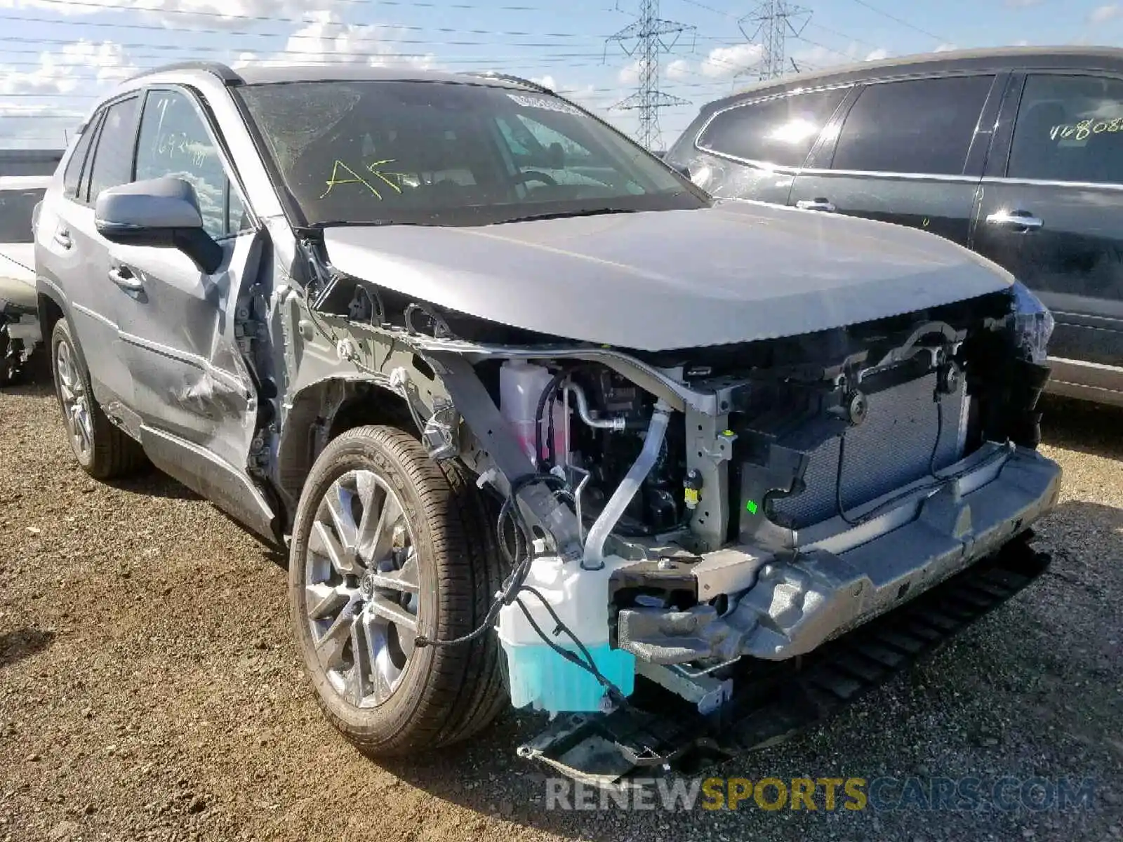 1 Photograph of a damaged car 2T3A1RFV3KW048065 TOYOTA RAV4 XLE P 2019