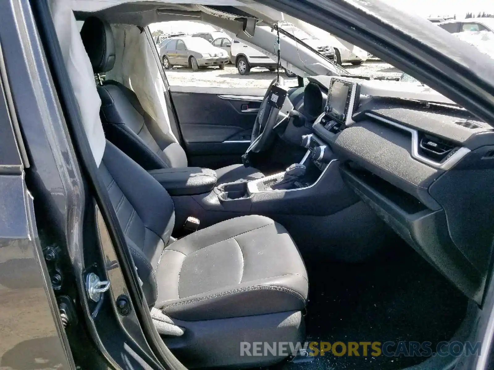 5 Photograph of a damaged car 2T3C1RFV1KW025747 TOYOTA RAV4 XLE P 2019