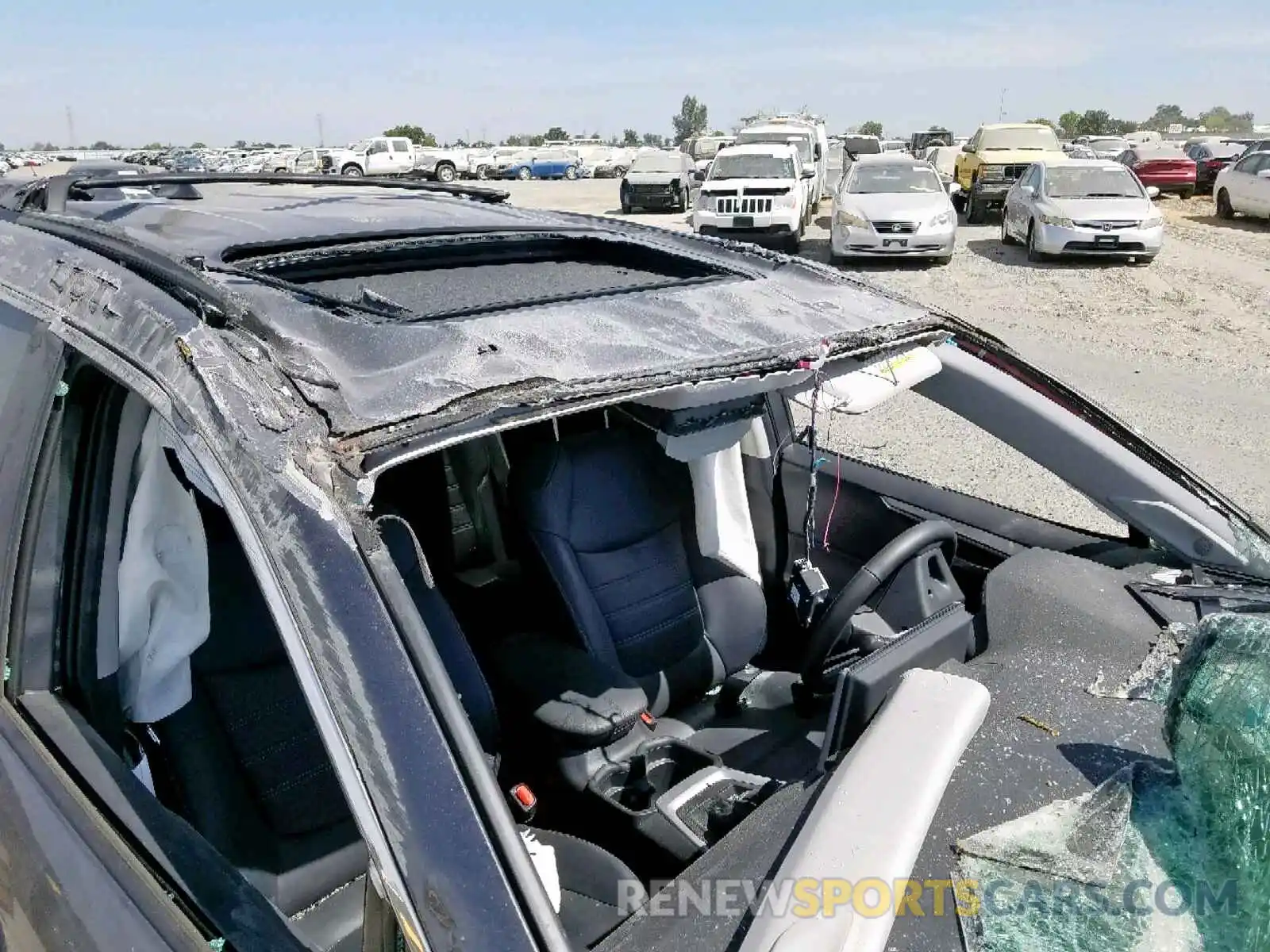 9 Photograph of a damaged car 2T3C1RFV1KW025747 TOYOTA RAV4 XLE P 2019