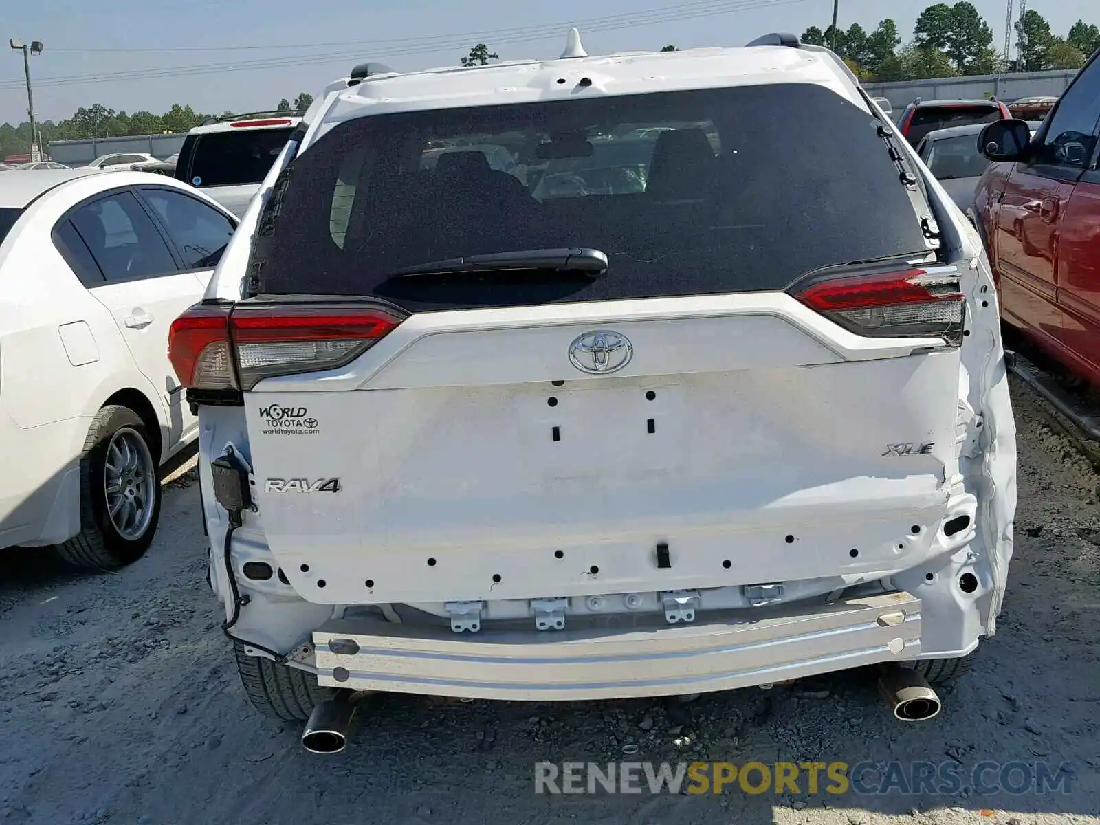 9 Photograph of a damaged car 2T3C1RFV2KC012748 TOYOTA RAV4 XLE P 2019