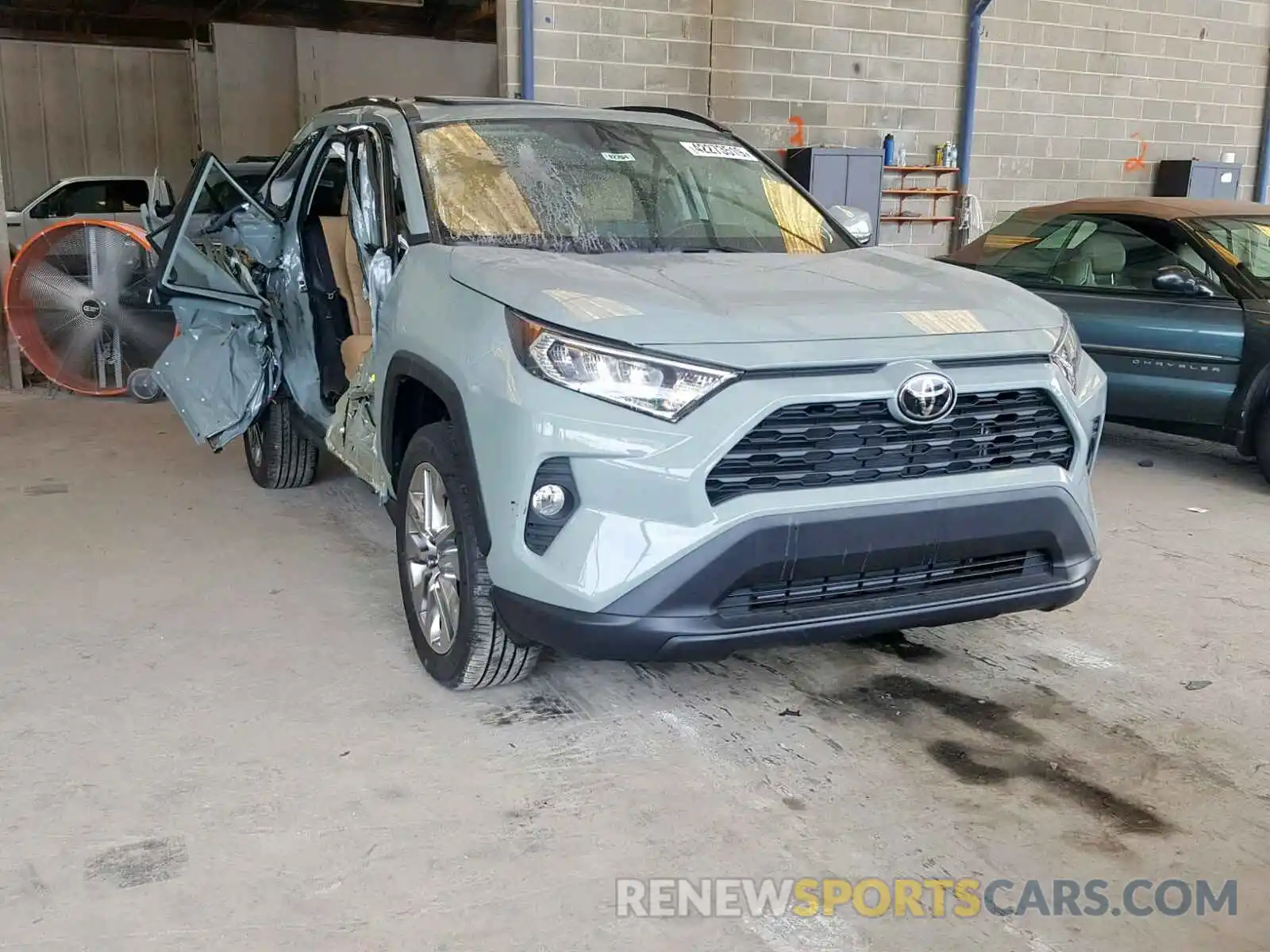 1 Photograph of a damaged car 2T3C1RFV8KC009482 TOYOTA RAV4 XLE P 2019