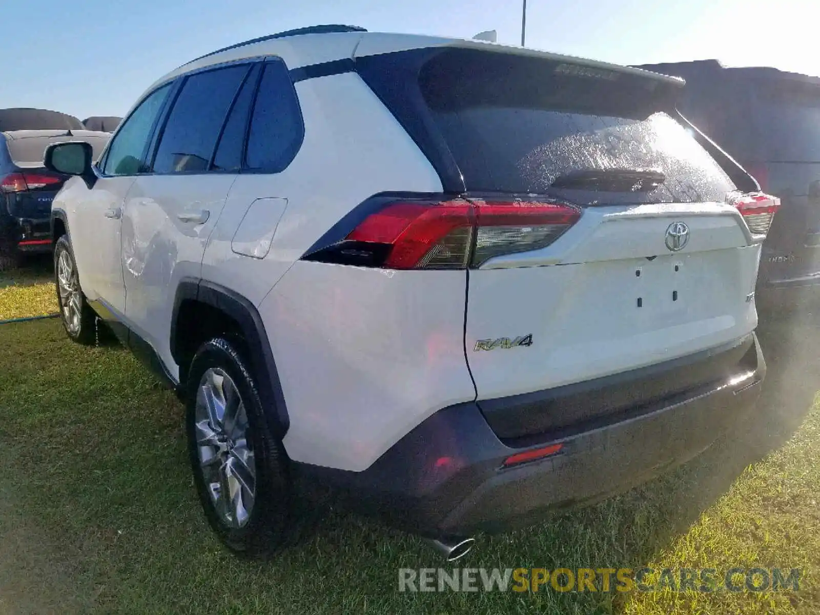 3 Photograph of a damaged car 2T3C1RFV8KW001042 TOYOTA RAV4 XLE P 2019