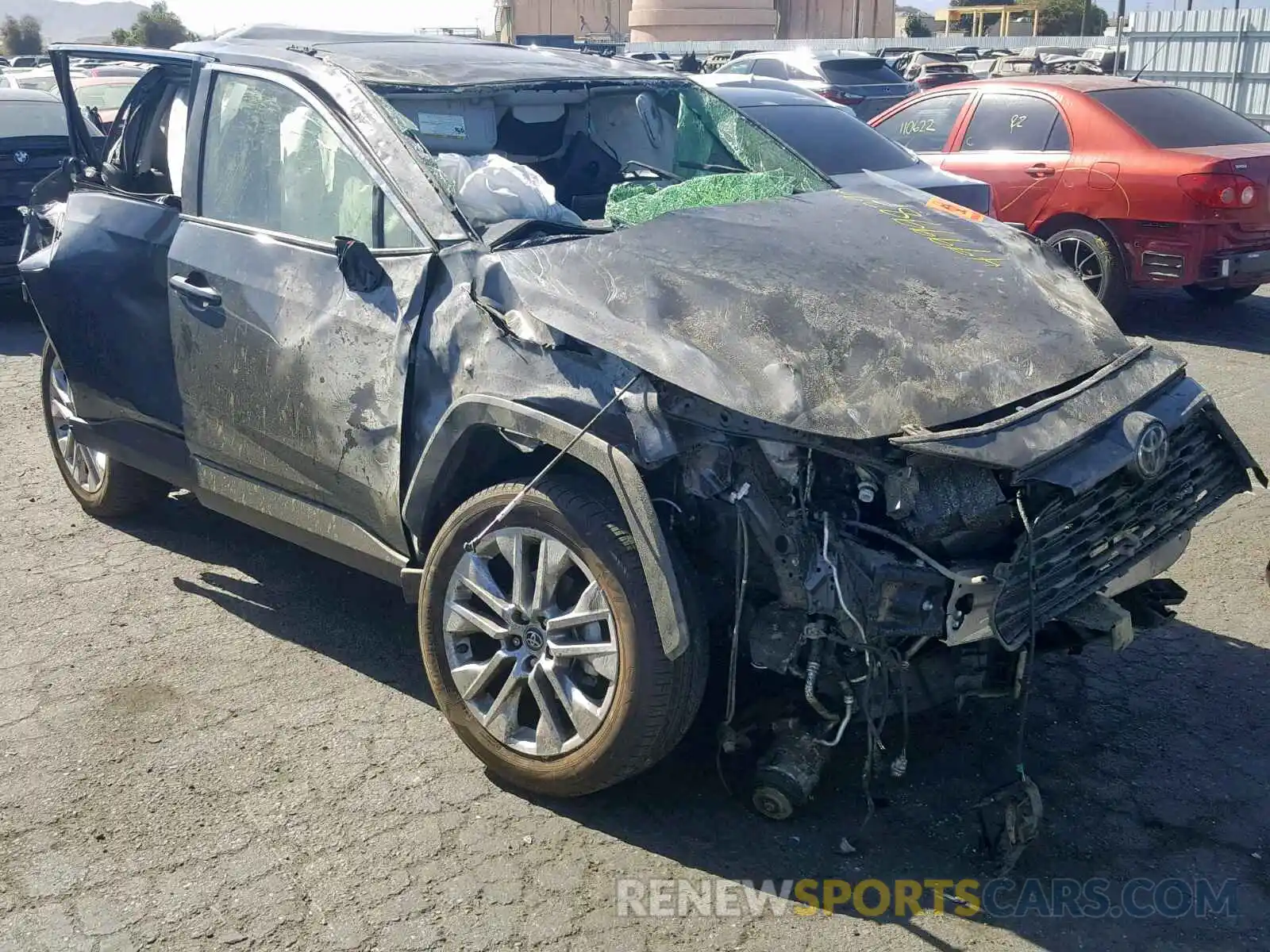 1 Photograph of a damaged car JTMA1RFV0KD026117 TOYOTA RAV4 XLE P 2019