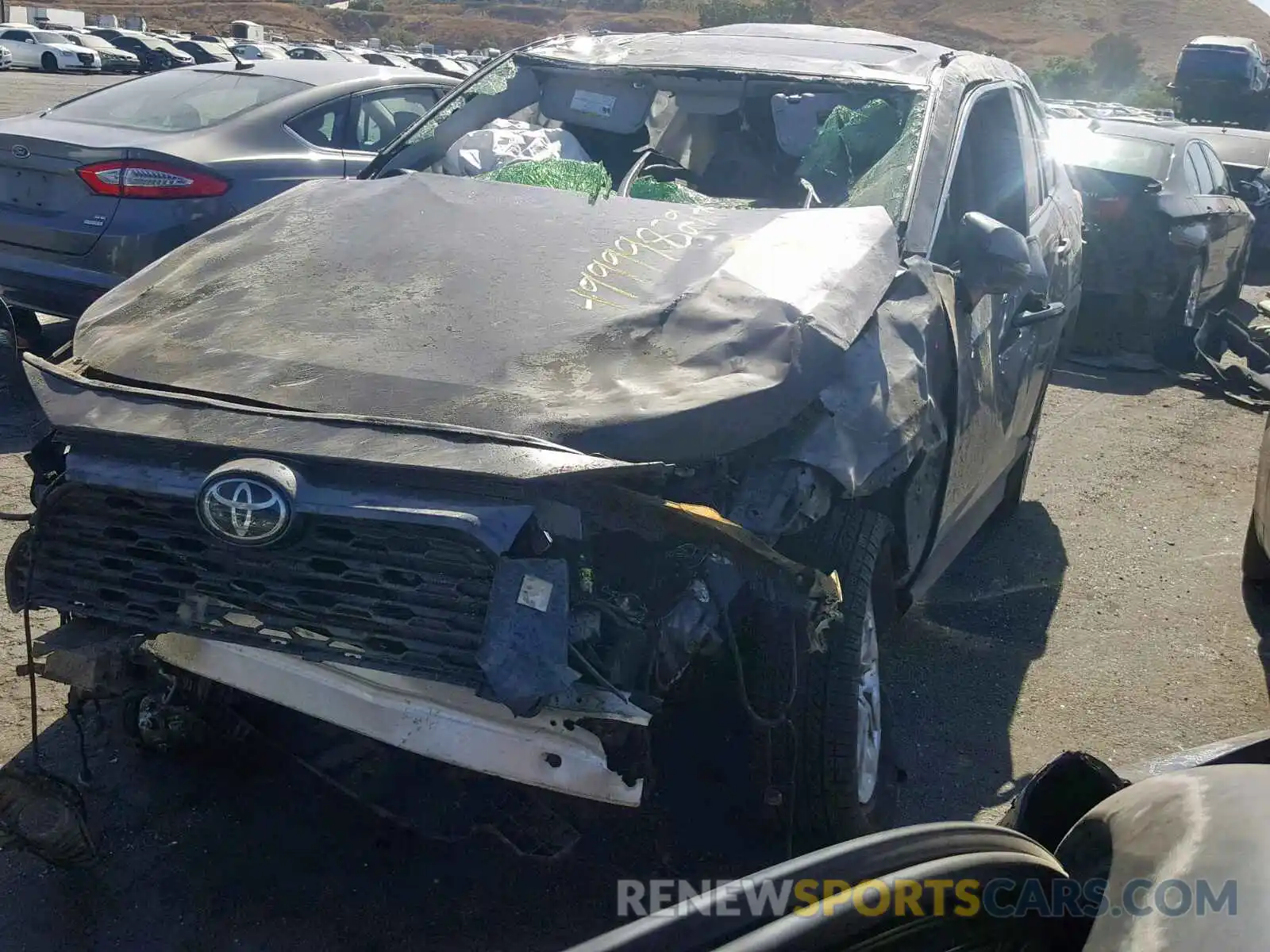 2 Photograph of a damaged car JTMA1RFV0KD026117 TOYOTA RAV4 XLE P 2019