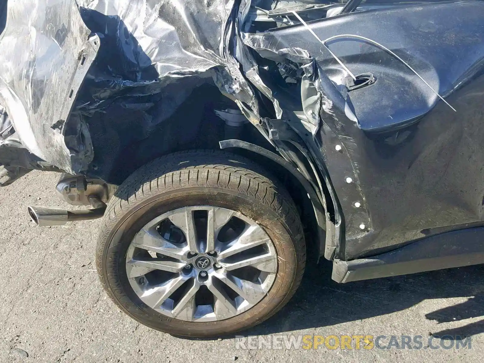 9 Photograph of a damaged car JTMA1RFV0KD026117 TOYOTA RAV4 XLE P 2019