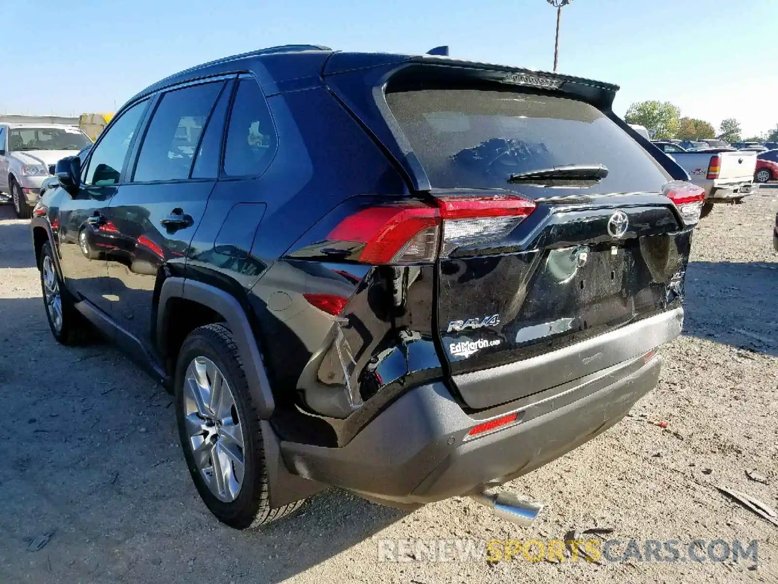 3 Photograph of a damaged car JTMA1RFV0KD038137 TOYOTA RAV4 XLE P 2019