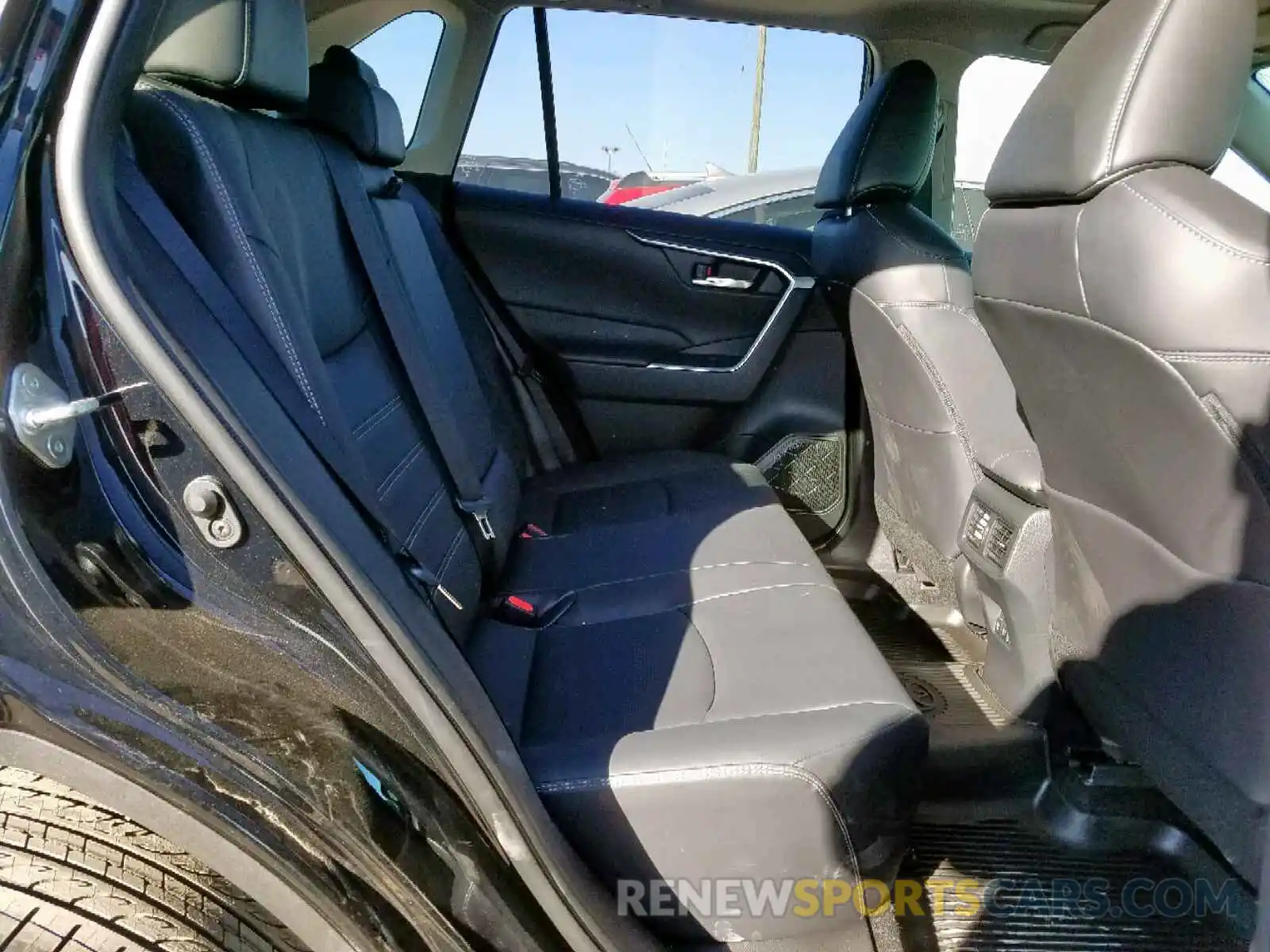 6 Photograph of a damaged car JTMA1RFV0KD038137 TOYOTA RAV4 XLE P 2019