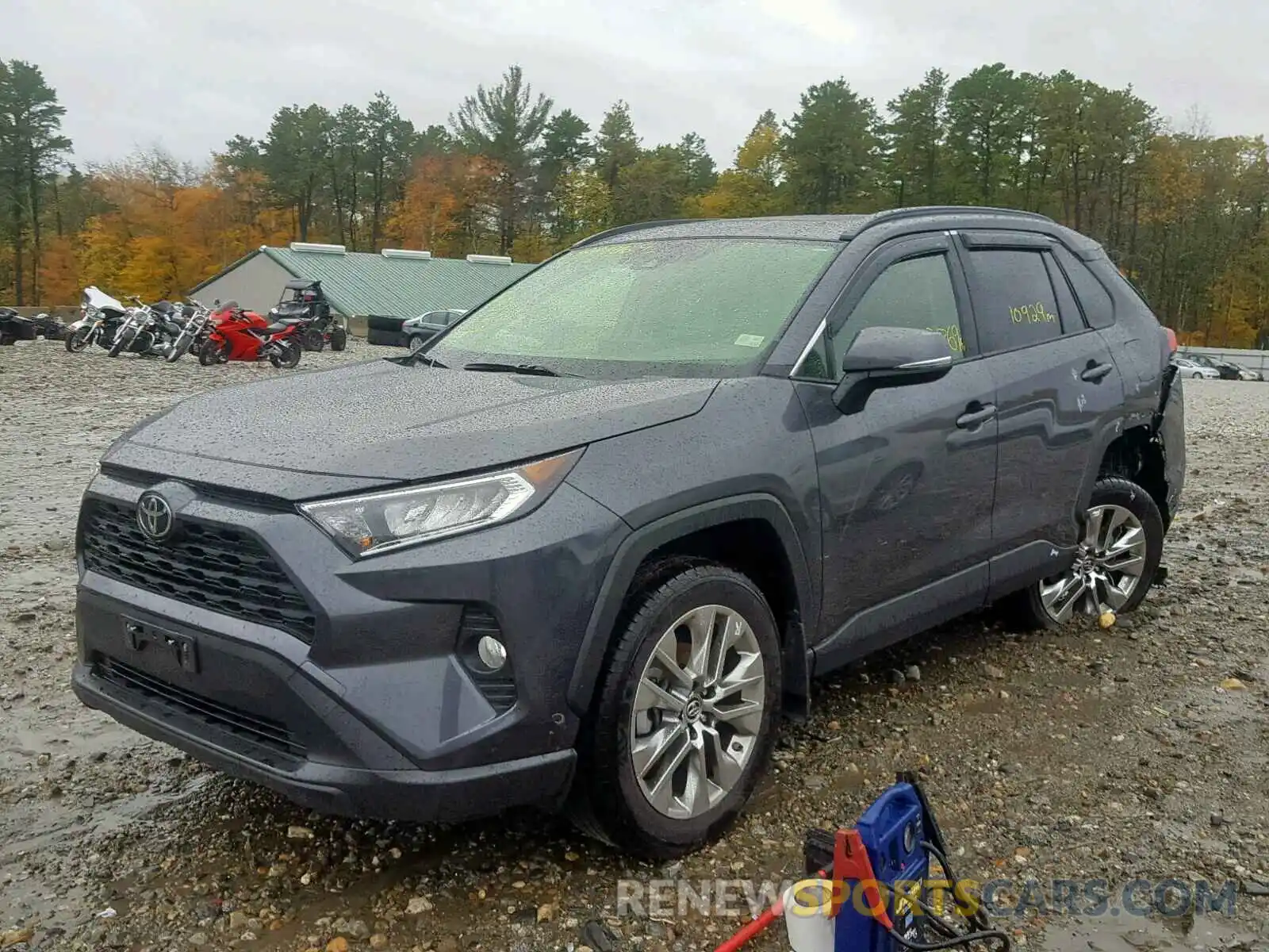 2 Photograph of a damaged car JTMA1RFV3KD006847 TOYOTA RAV4 XLE P 2019