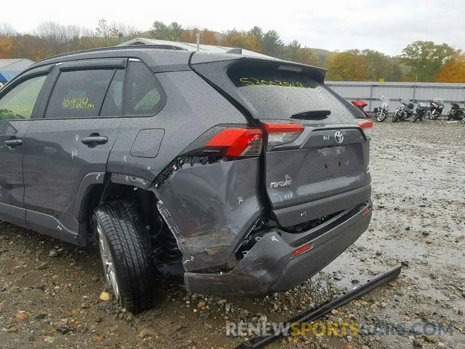 9 Photograph of a damaged car JTMA1RFV3KD006847 TOYOTA RAV4 XLE P 2019