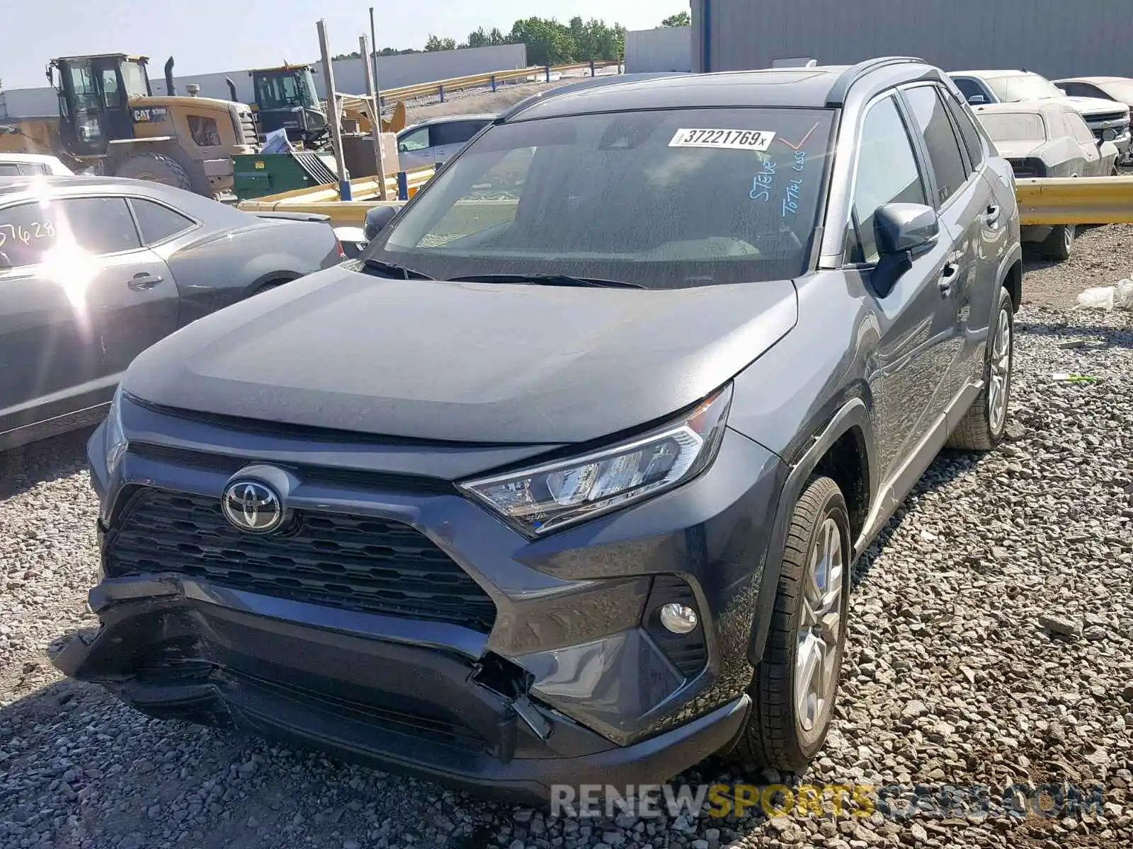 2 Фотография поврежденного автомобиля JTMC1RFV0KD014977 TOYOTA RAV4 XLE P 2019