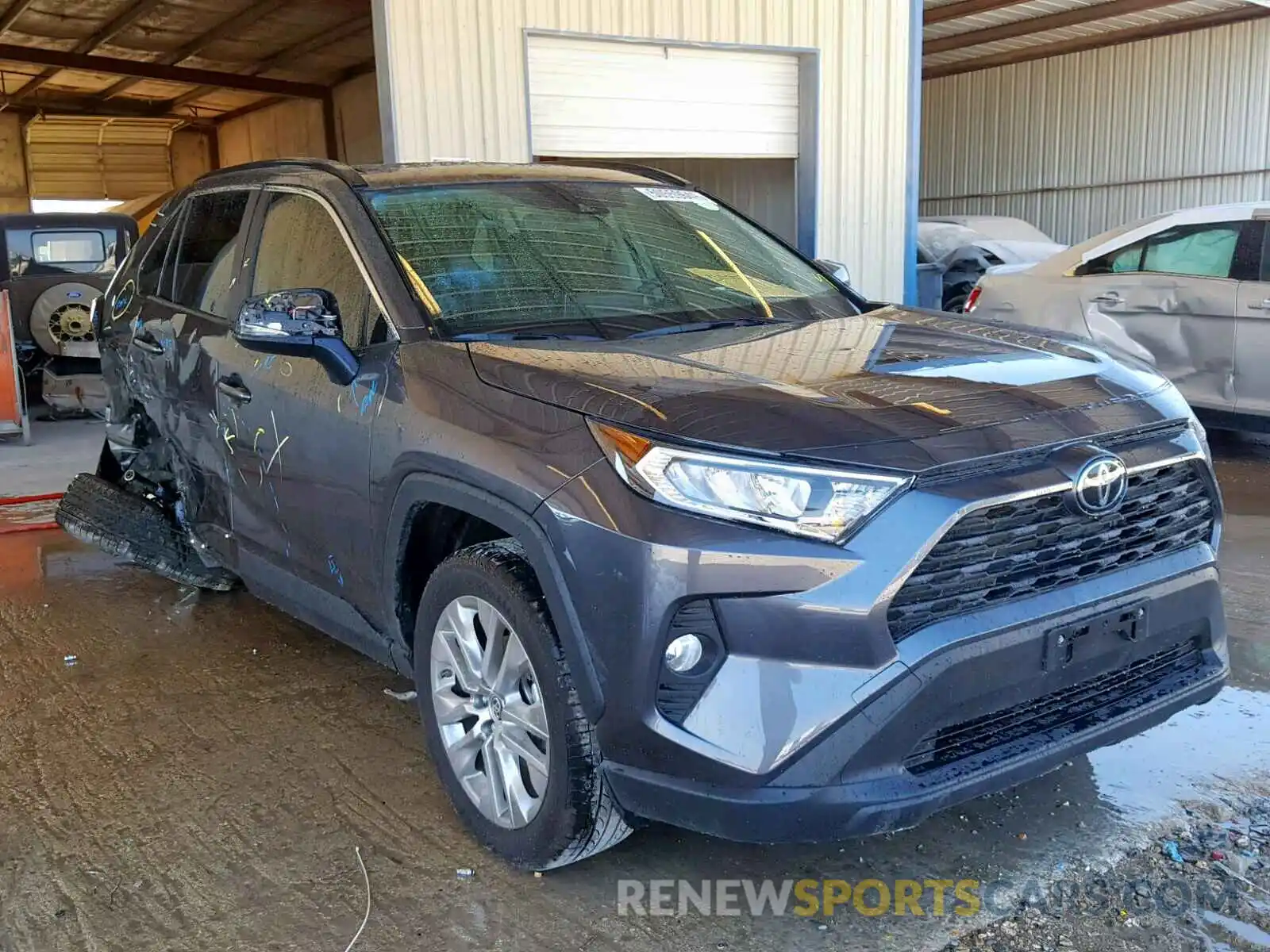 1 Фотография поврежденного автомобиля JTMC1RFV2KD028489 TOYOTA RAV4 XLE P 2019