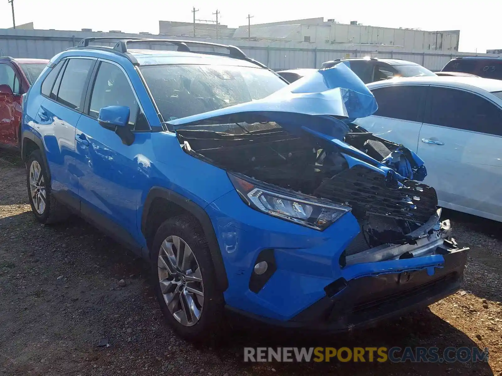 1 Фотография поврежденного автомобиля JTMC1RFV4KD013282 TOYOTA RAV4 XLE P 2019