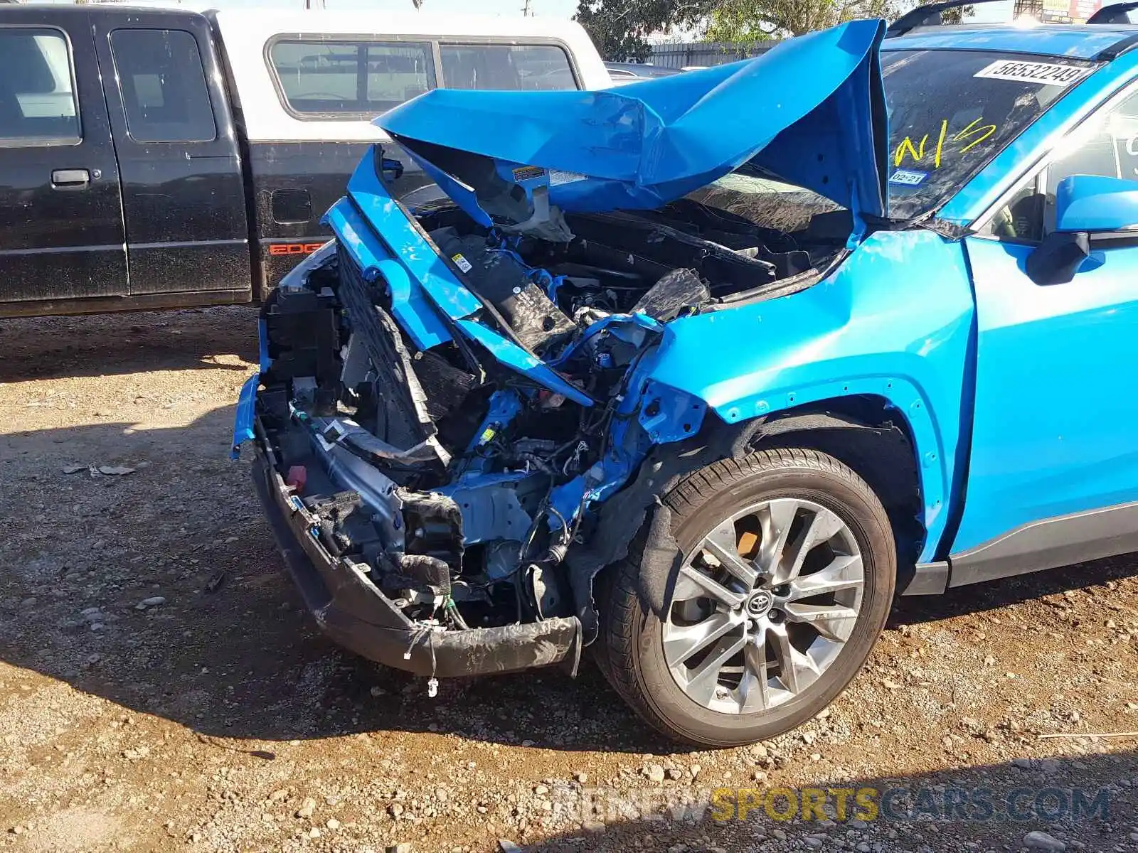 9 Photograph of a damaged car JTMC1RFV4KD013282 TOYOTA RAV4 XLE P 2019