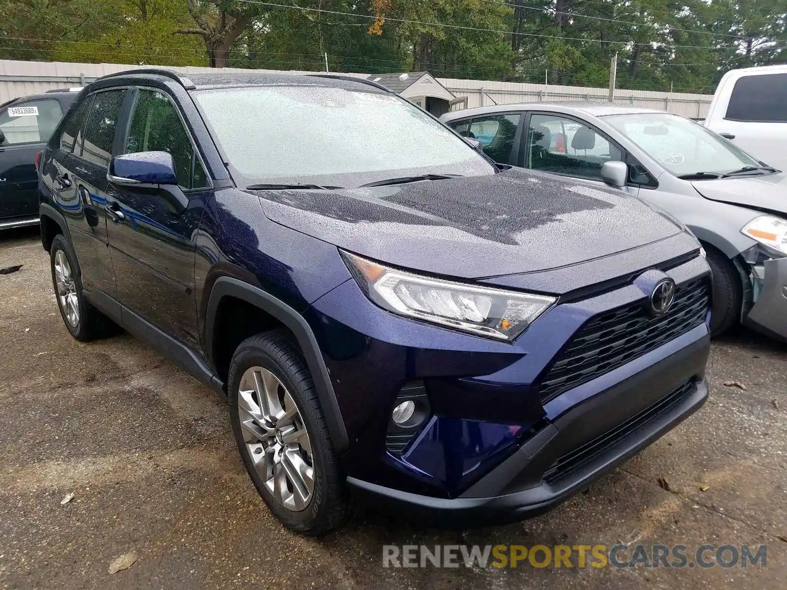 1 Фотография поврежденного автомобиля JTMC1RFV4KD504869 TOYOTA RAV4 XLE P 2019