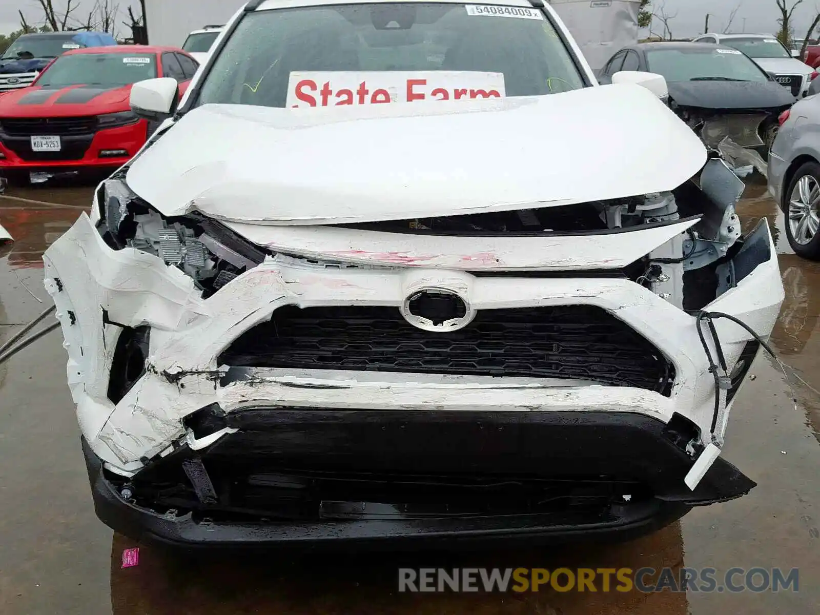 9 Photograph of a damaged car JTMC1RFV6KD010772 TOYOTA RAV4 XLE P 2019