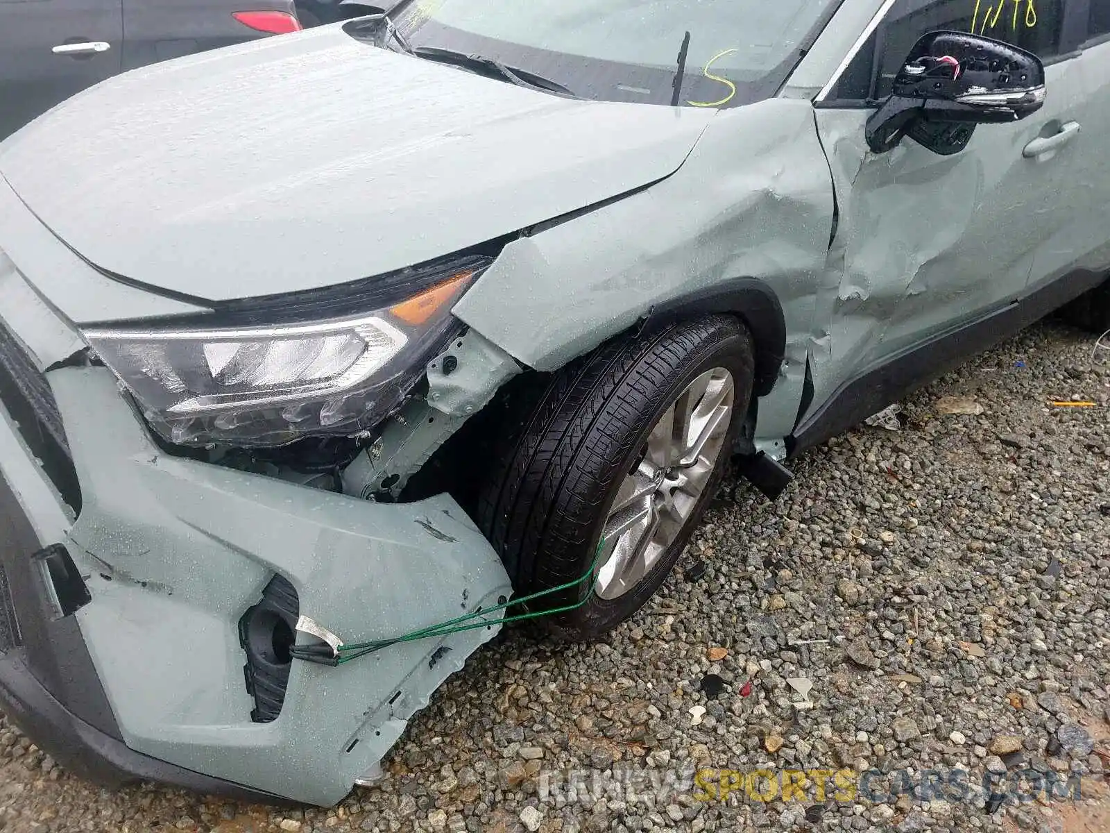 10 Photograph of a damaged car JTMC1RFV6KD510172 TOYOTA RAV4 XLE P 2019